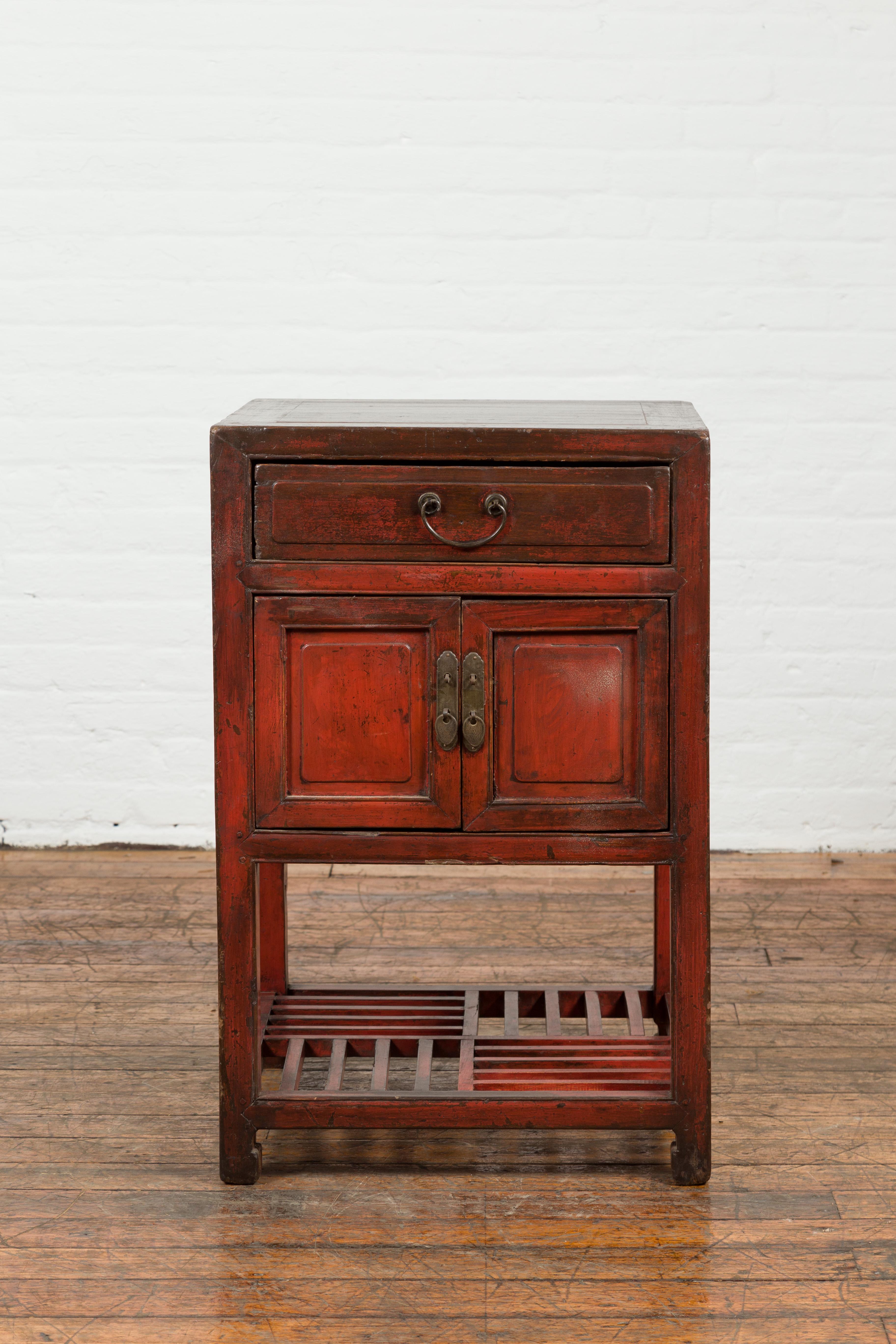 Chinese Red Lacquered Qing Dynasty 19th Century Cabinet with Drawer and Doors In Good Condition In Yonkers, NY
