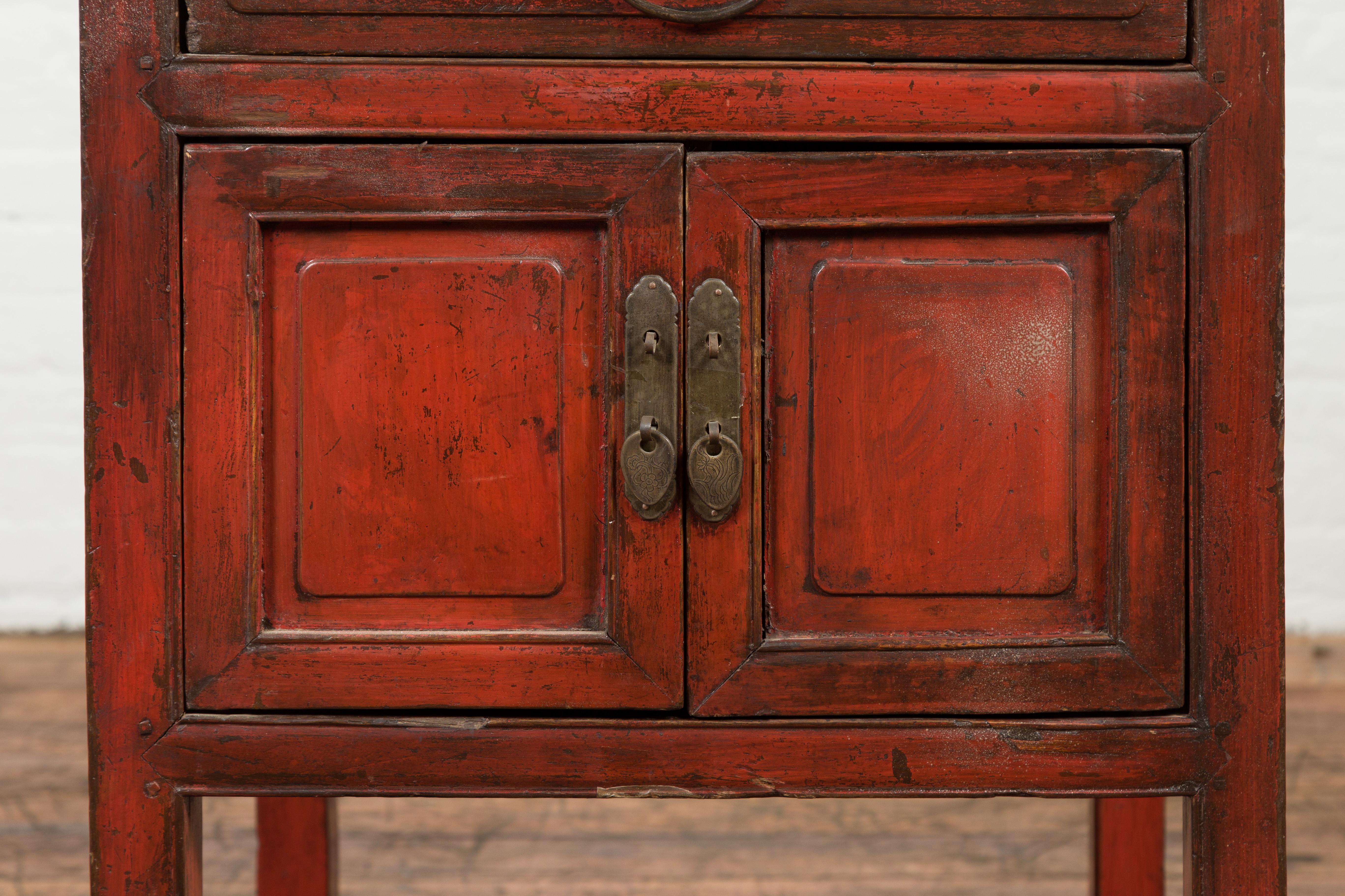 Chinese Red Lacquered Qing Dynasty 19th Century Cabinet with Drawer and Doors 2