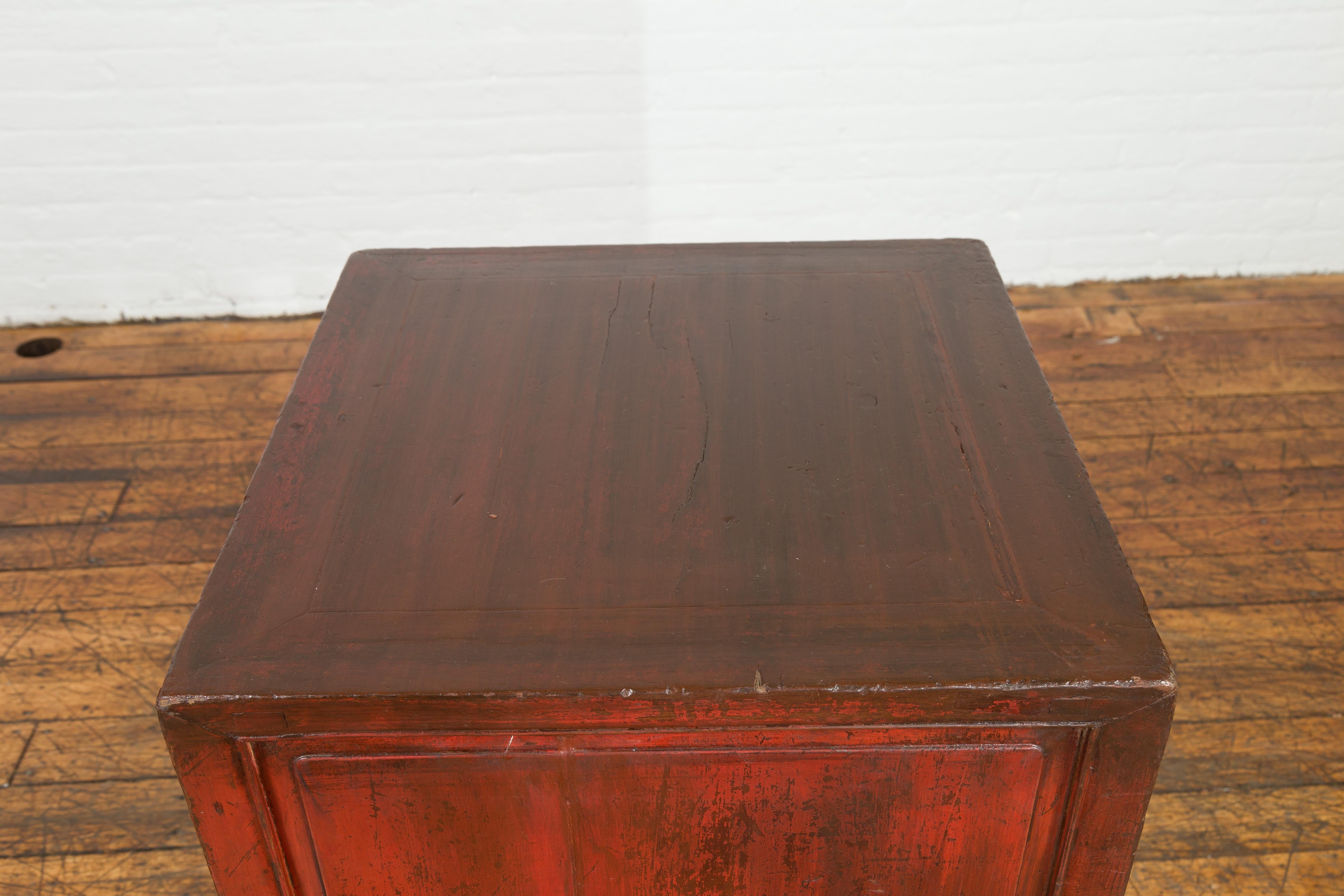 Chinese Red Lacquered Qing Dynasty 19th Century Cabinet with Drawer and Doors 4