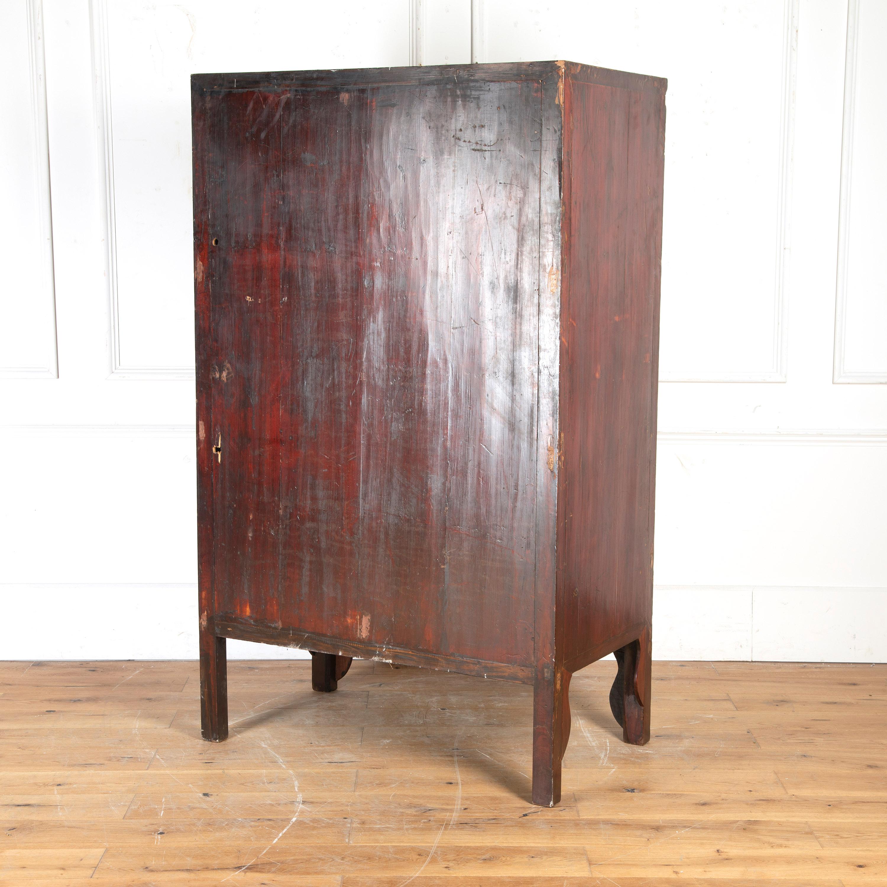 Chinese Red Lacquered Wedding Cabinet In Good Condition In Gloucestershire, GB