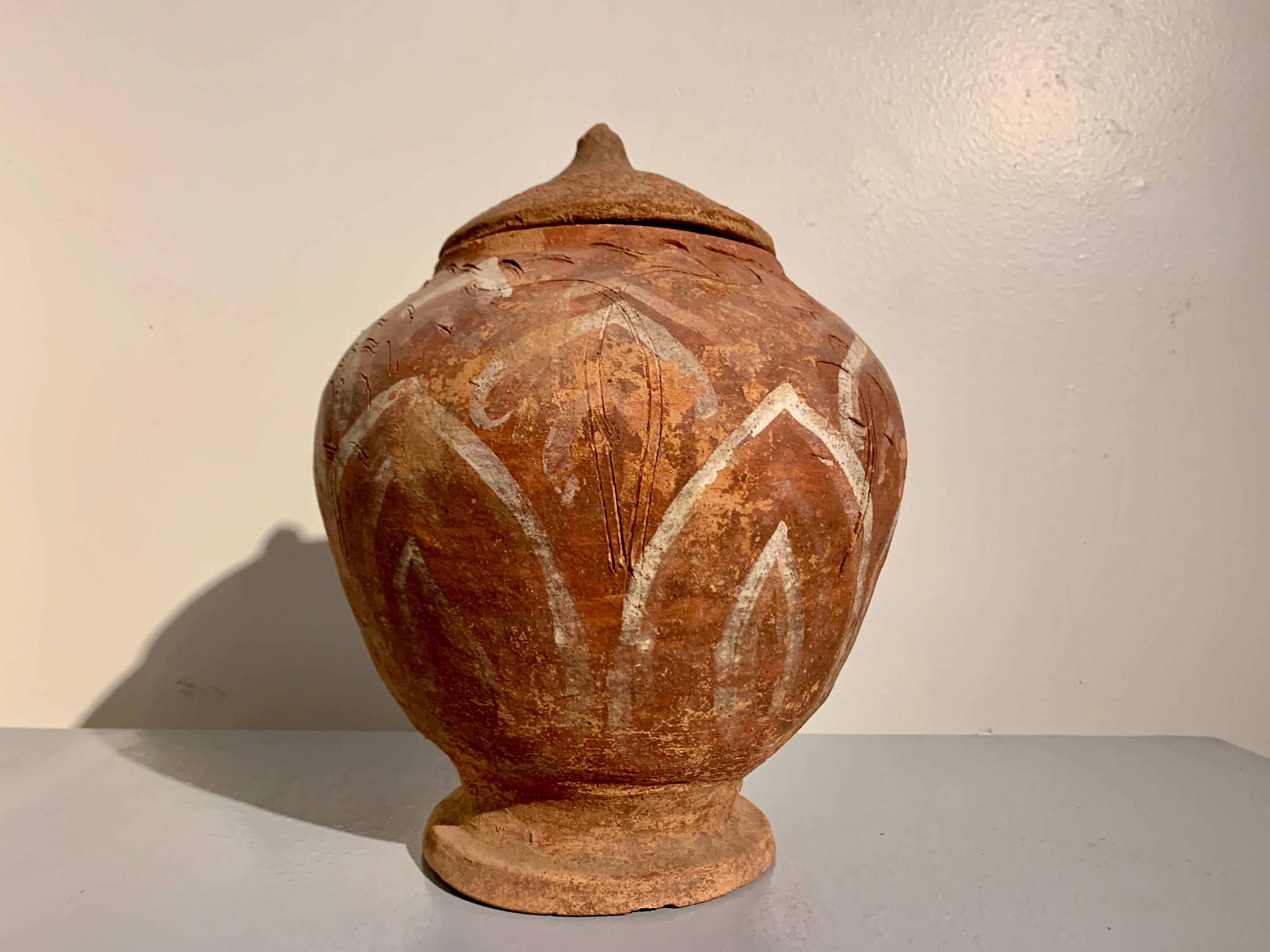 Chinese Red Pottery Lotus Jar, Five Dynasties, 10th Century, China In Good Condition For Sale In Austin, TX