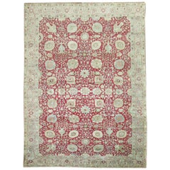 Tapis traditionnel persan ancien de Tabriz de taille chinoise rouge