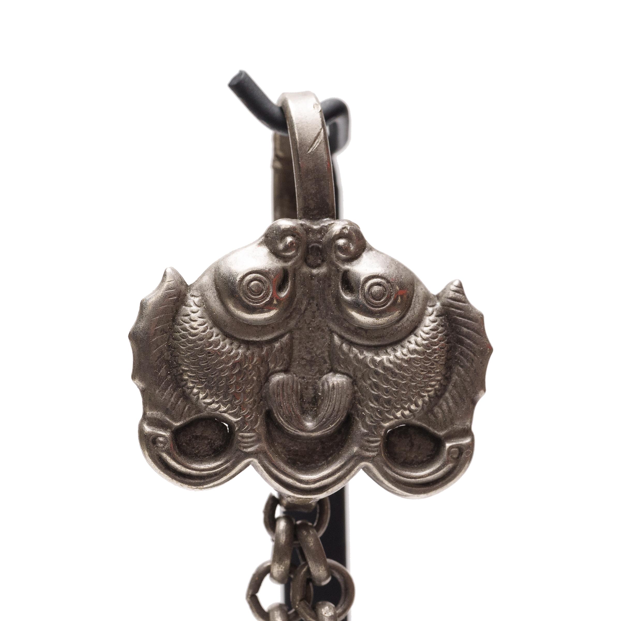 Juego de aseo de plata repoussé china Qing en venta