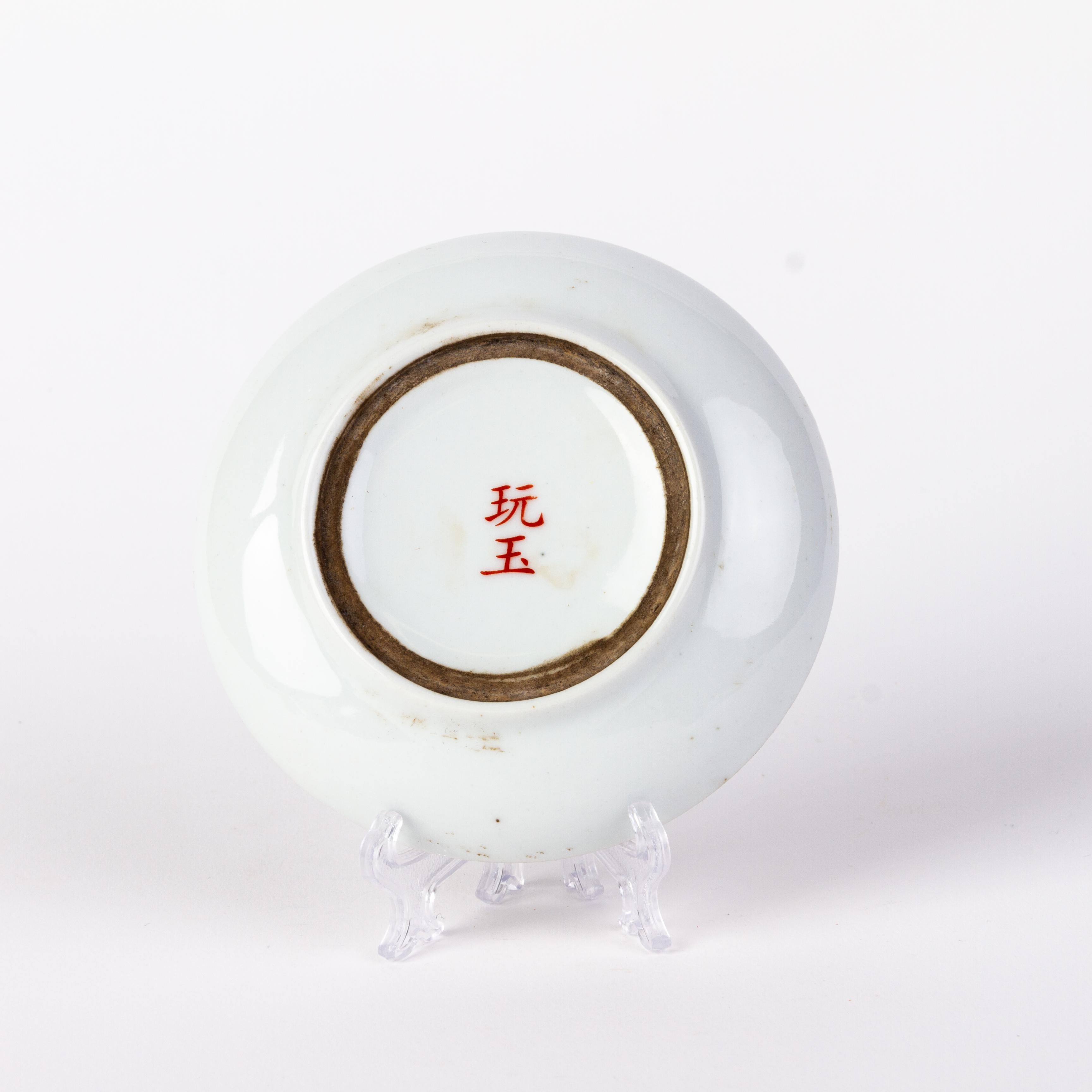 Boîte à couvercle en porcelaine de la période de la République de Chine avec fleurs  en vente 1