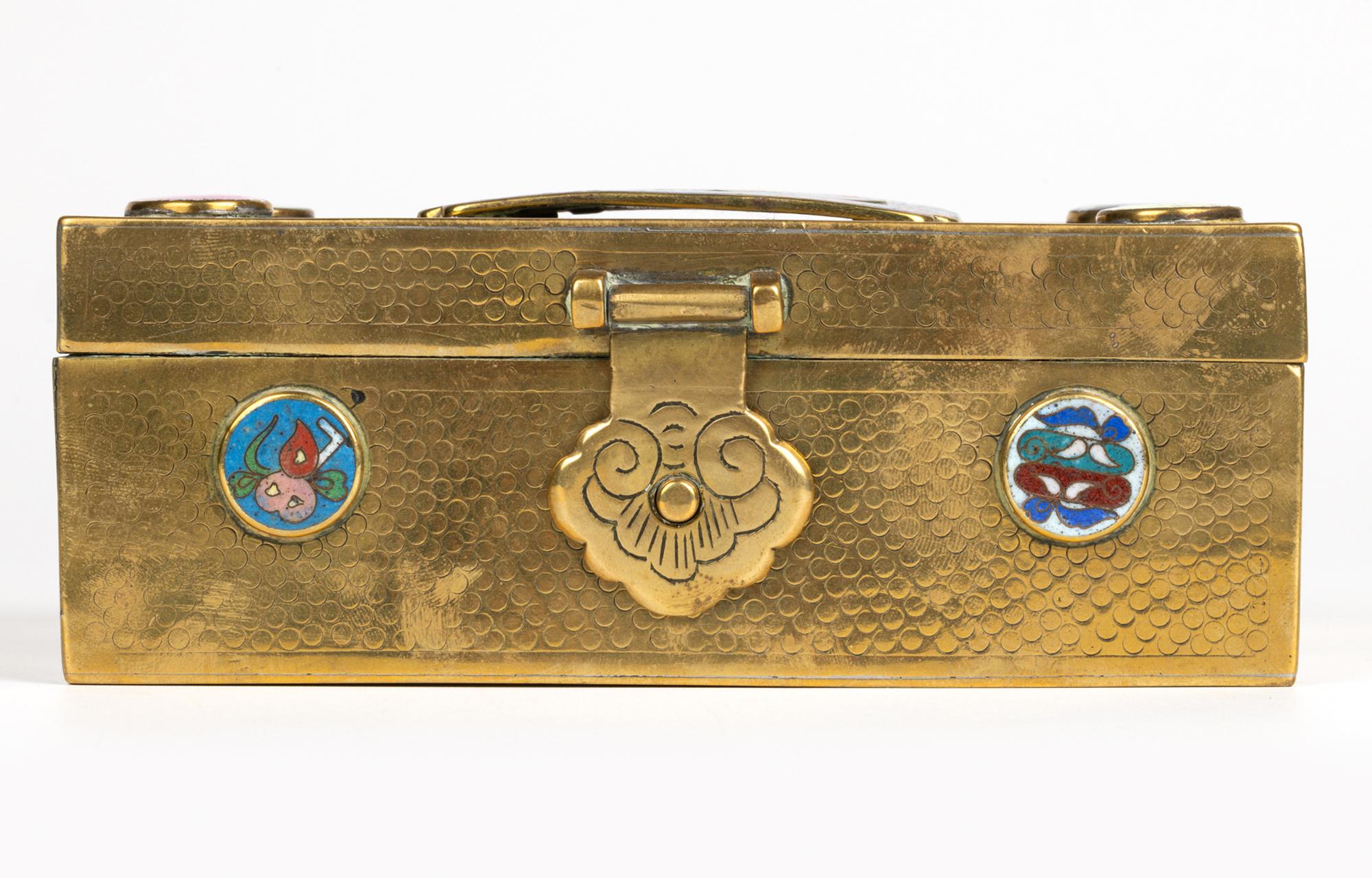Cofre de latón montado en cloisonné del periodo de la República China en venta 7
