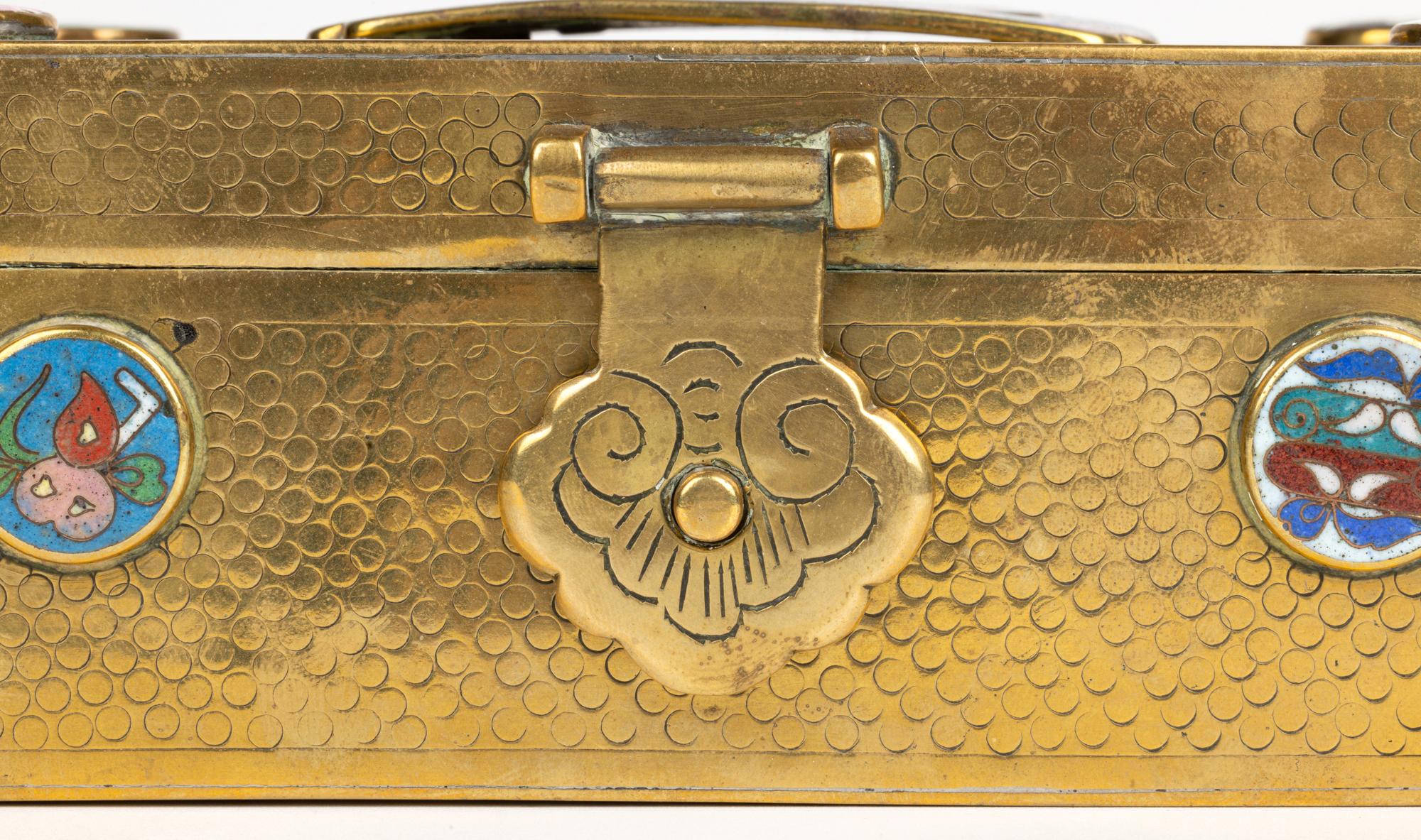 Cofre de latón montado en cloisonné del periodo de la República China Exportación china en venta