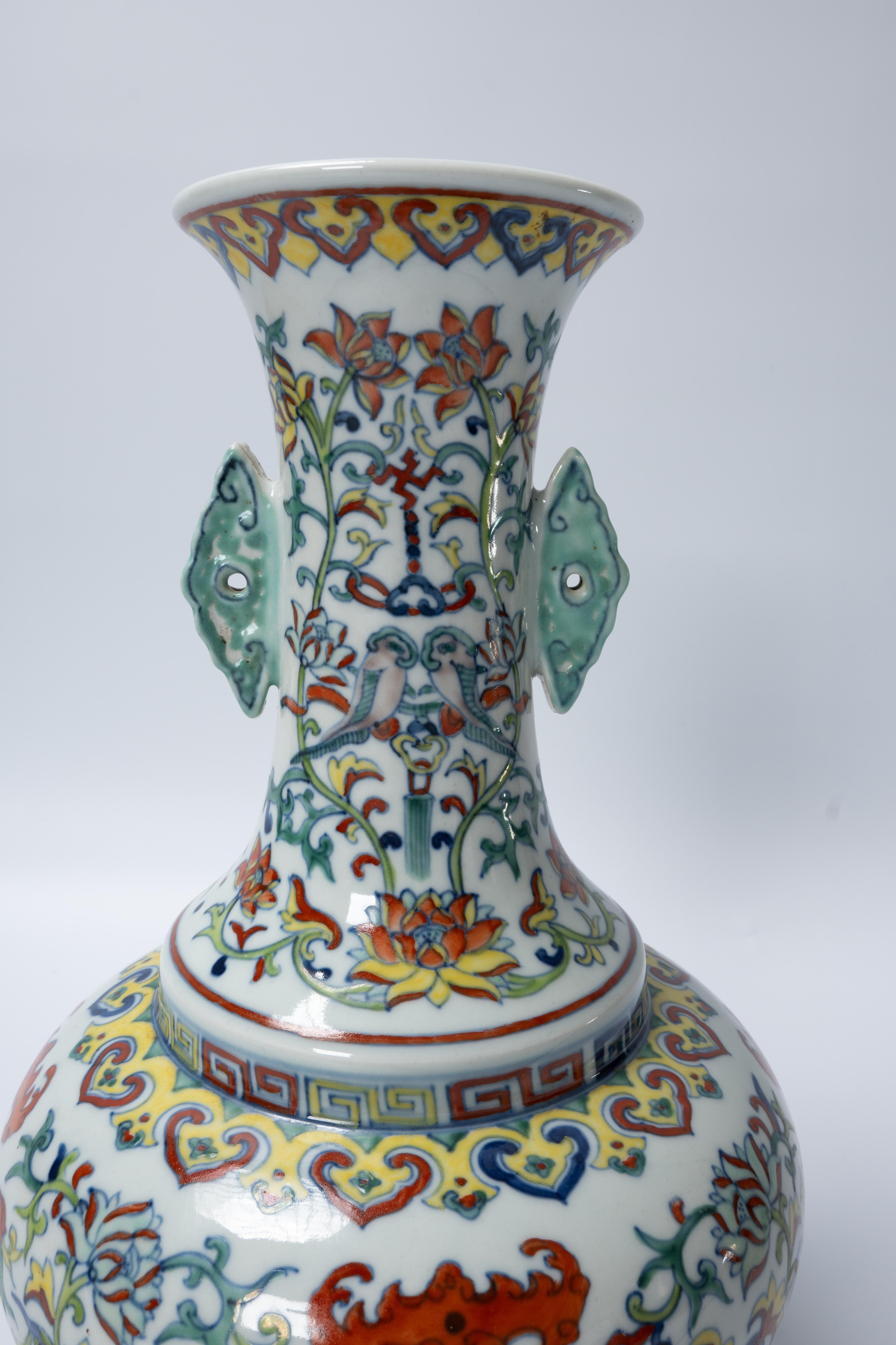 Chinese Republic Period Doucai 'Bats And Lotus' Vase Yongzheng Mark For Sale 2