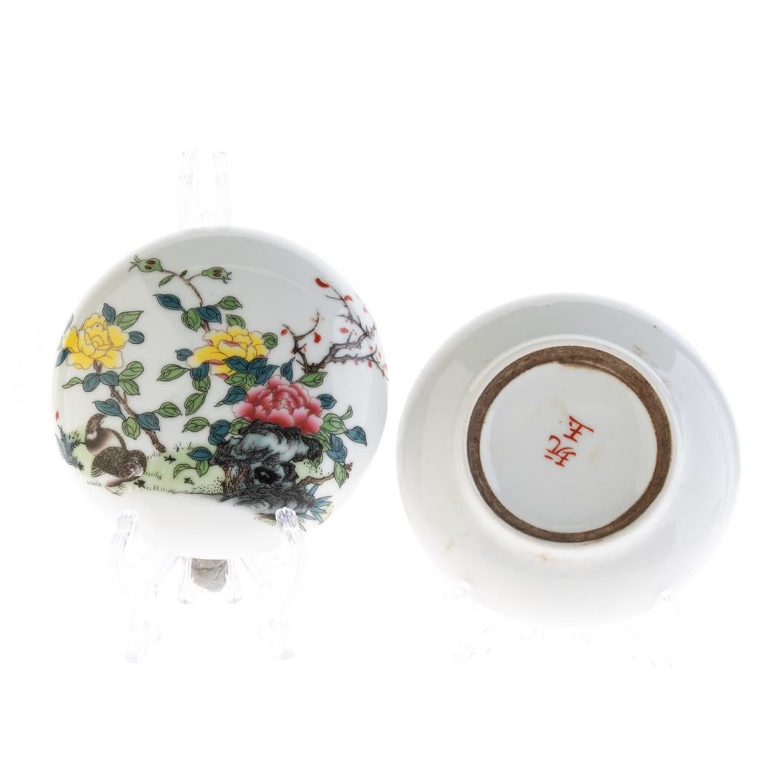 Chinese Republic Period Blossoms Porcelain Lidded Box 
Good condition 
From a private collection.
Free international shipping.