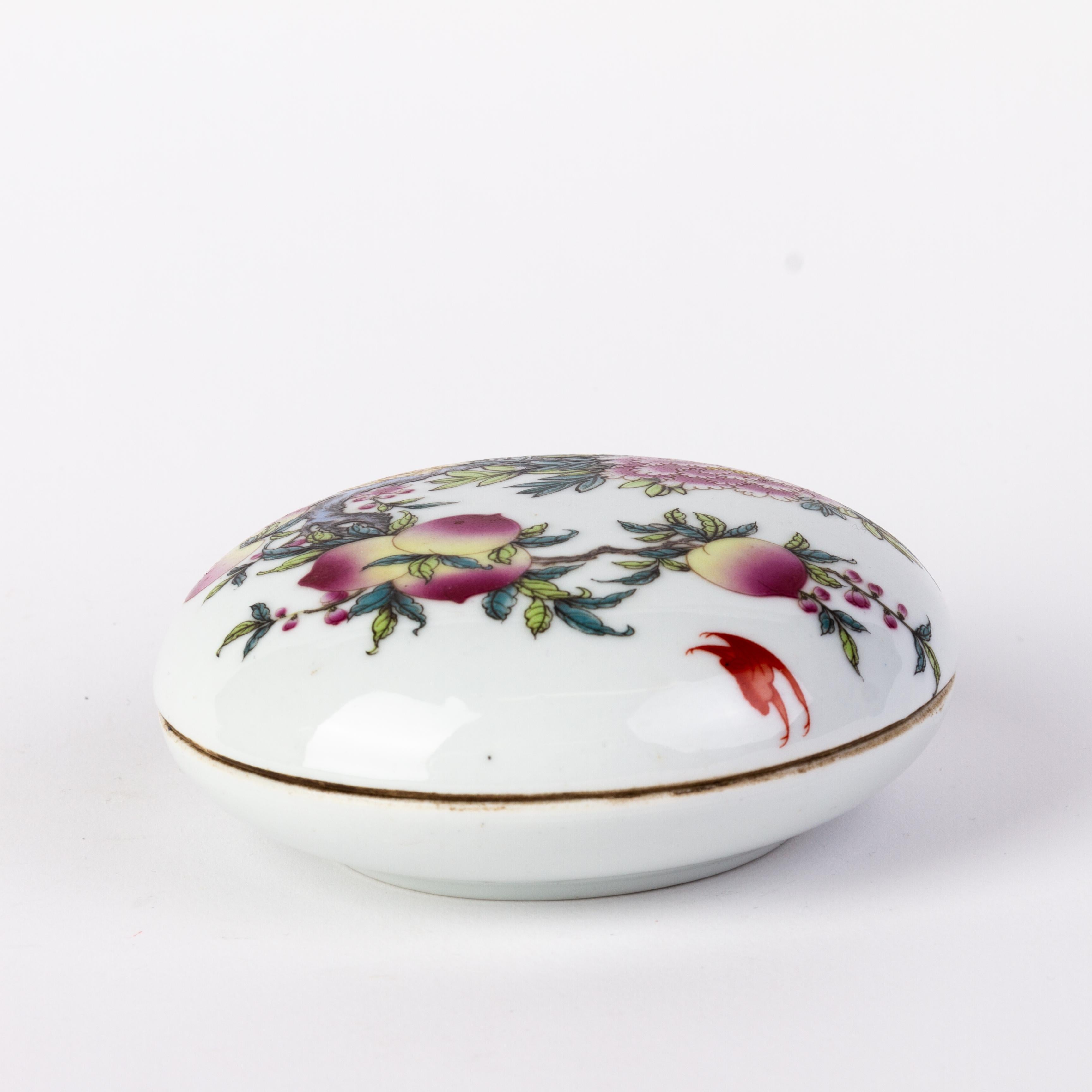 Hand-Painted Chinese Republic Period Famille Rose Porcelain Lidded Box  For Sale