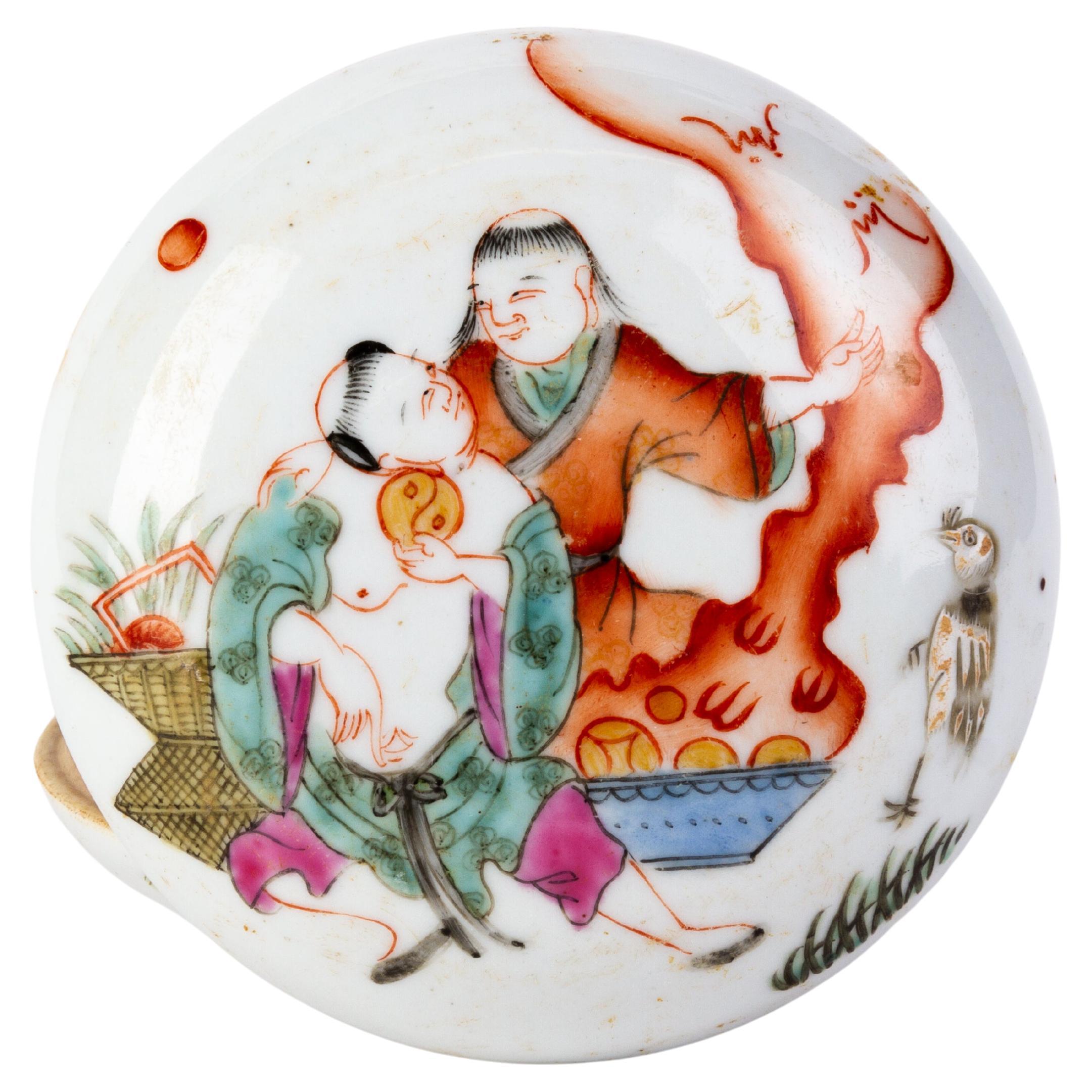 Chinese Republic Period Famille Rose Porcelain Lidded Box  For Sale