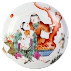 Boîte à couvercle en porcelaine de la famille rose de la période de la République chinoise 