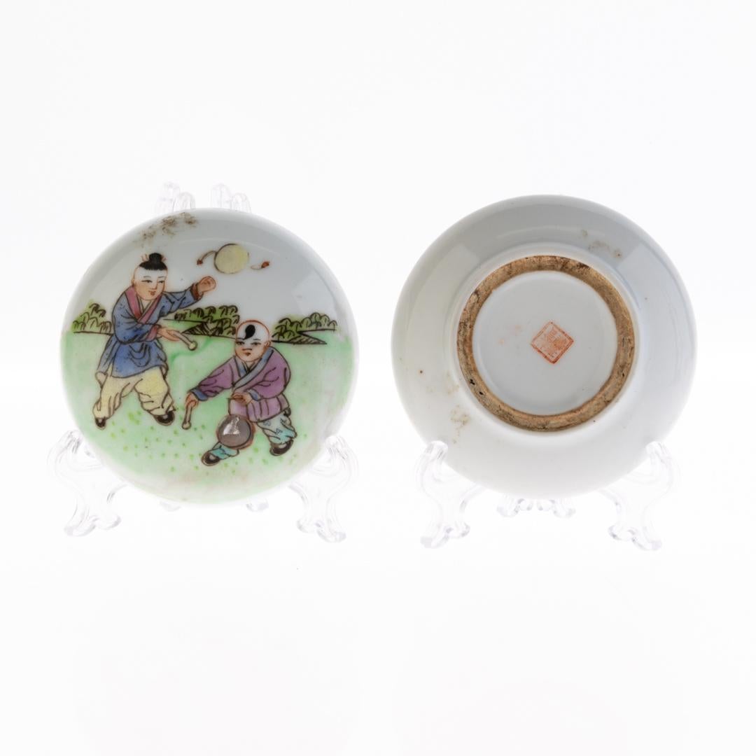 Chinese Republic Period Famille Rose Porcelain Lidded Box 
Good condition 
From a private collection.
Free international shipping.