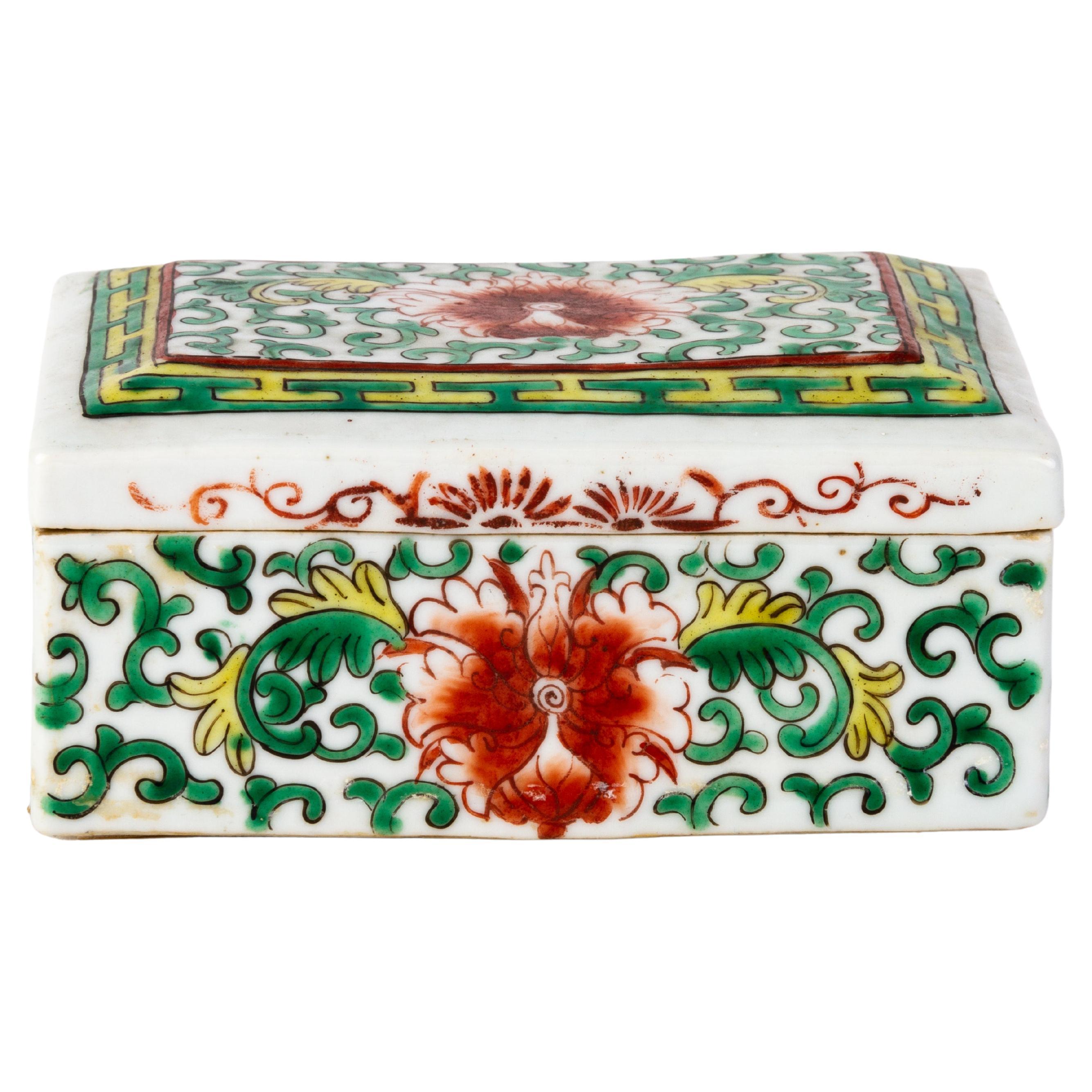Chinese Republic Period Famille Verte Porcelain Lidded Rectangular Trinket Box 