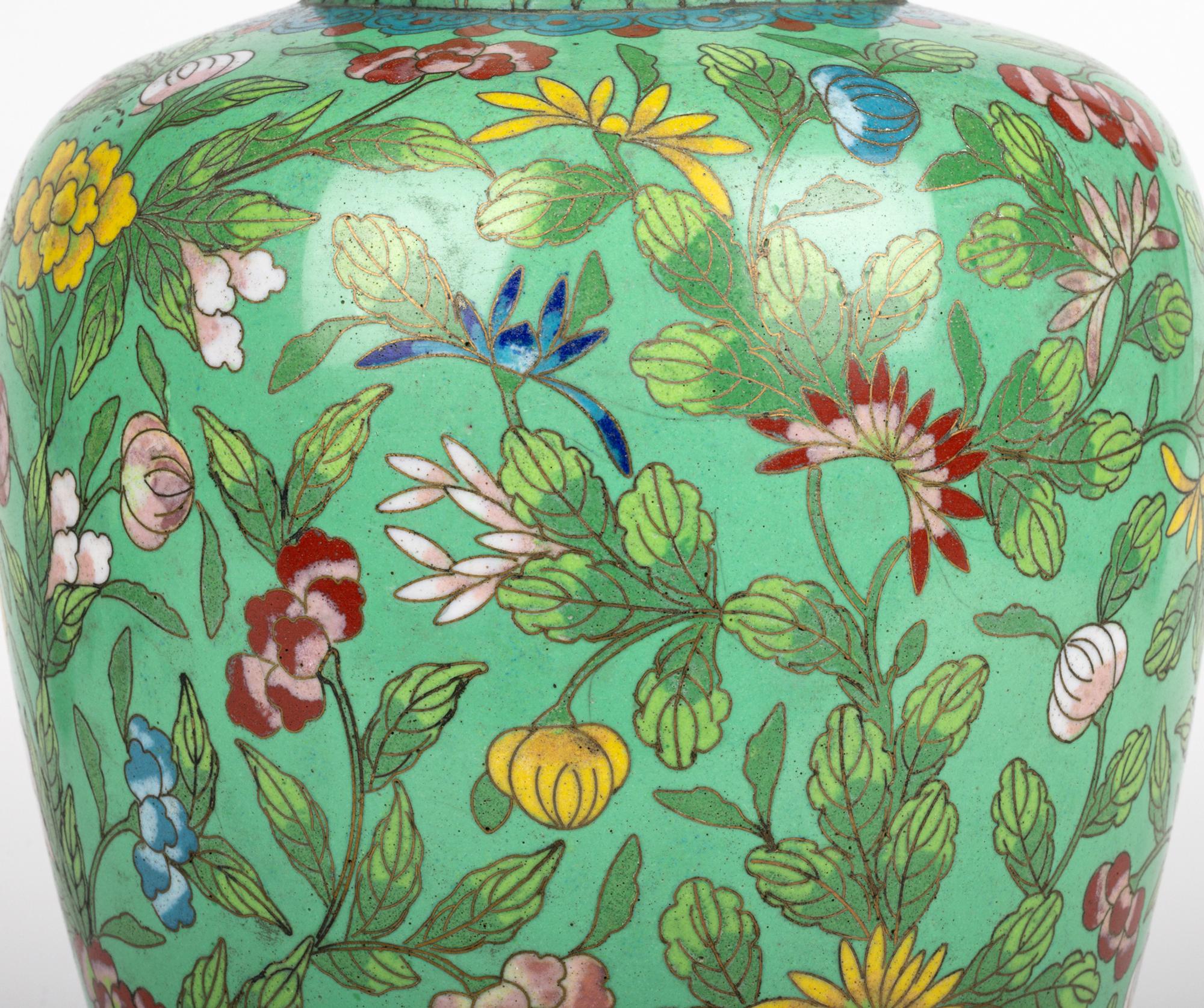 Chinese Republic Period Floral Cloisonne Lidded Jar & Stand In Good Condition In Bishop's Stortford, Hertfordshire