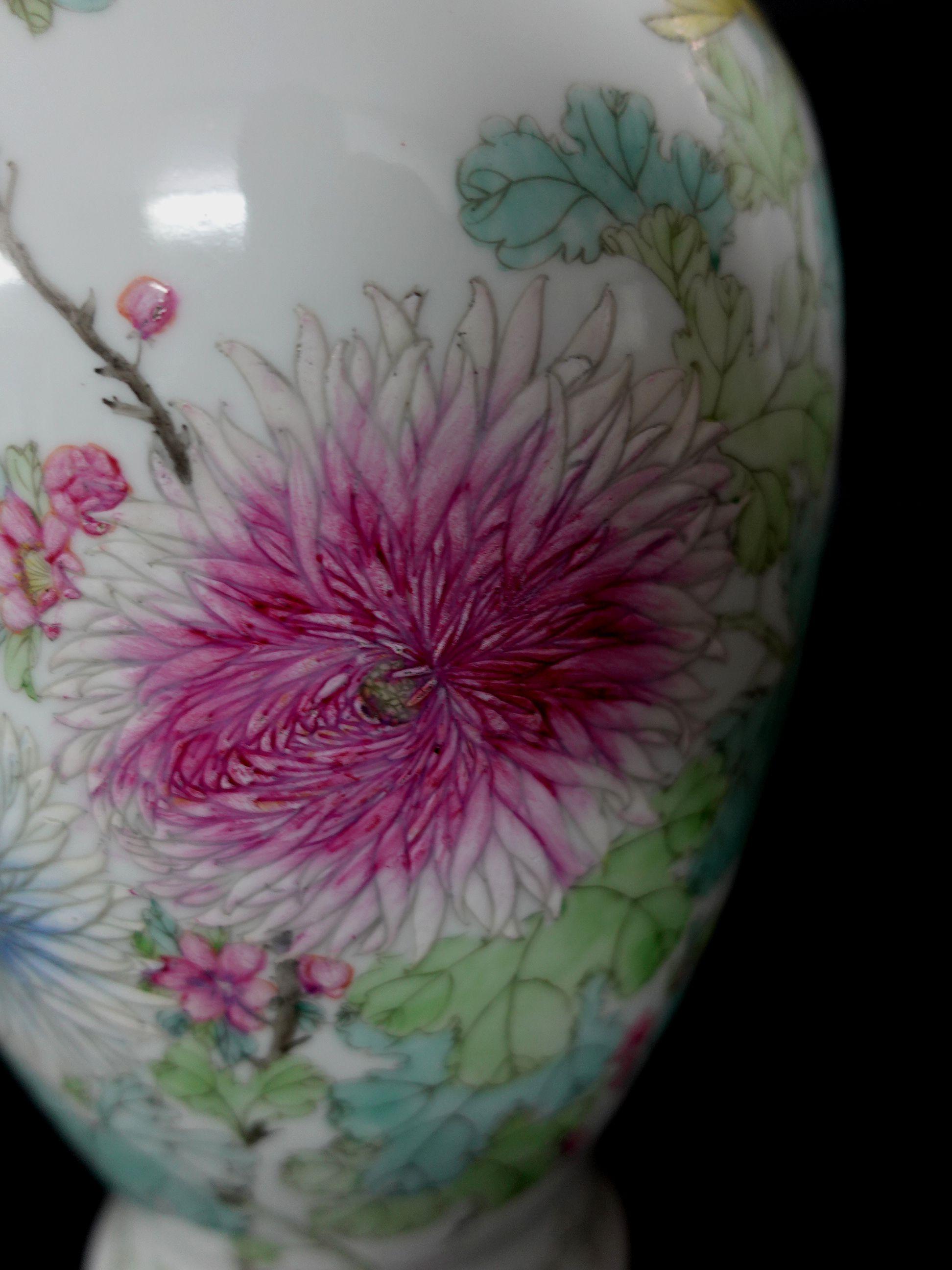 Qing Grand vase en porcelaine Famille Rose de la période de la République chinoise, Ric.00036 en vente
