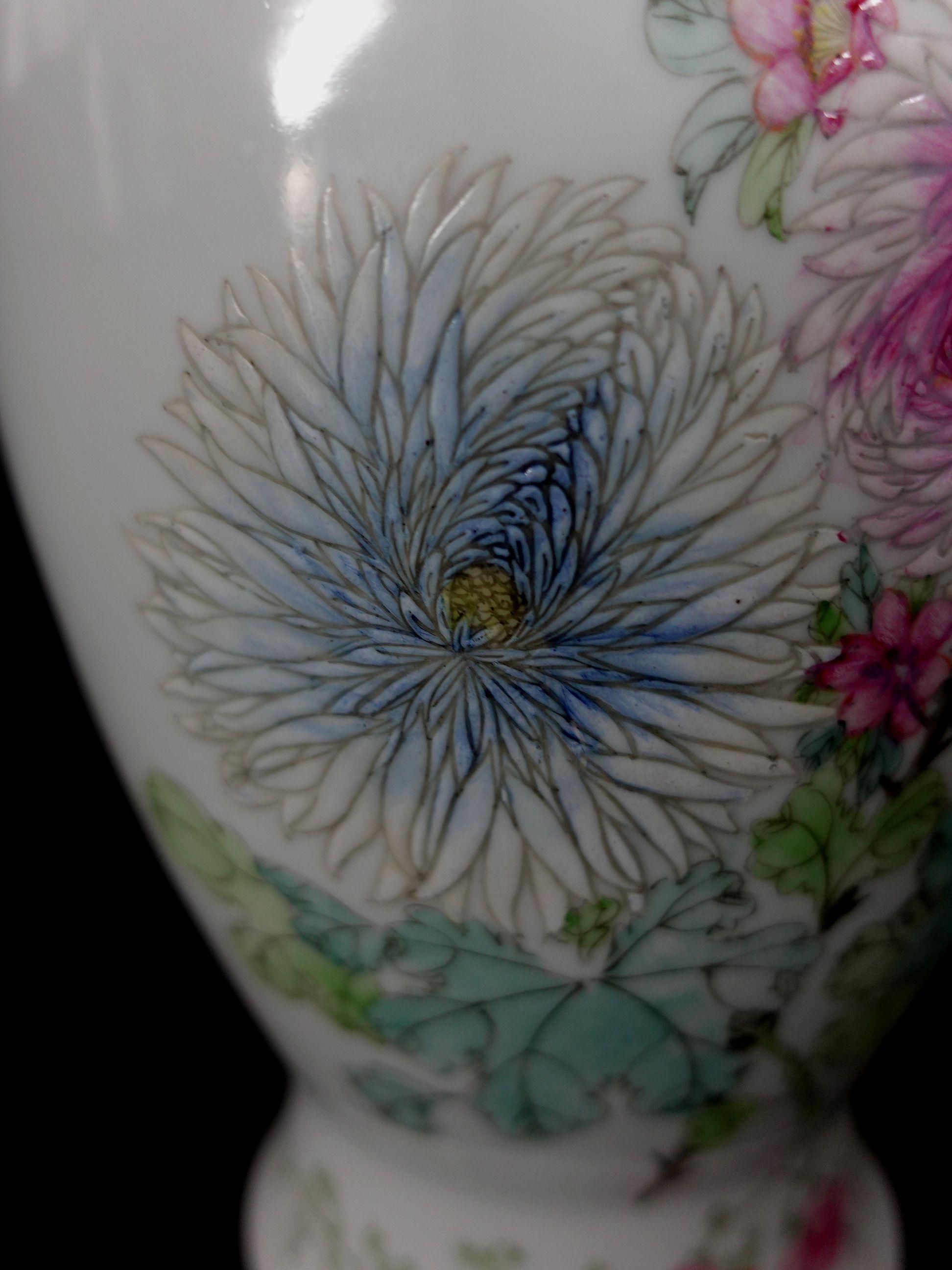 Peint à la main Grand vase en porcelaine Famille Rose de la période de la République chinoise, Ric.00036 en vente