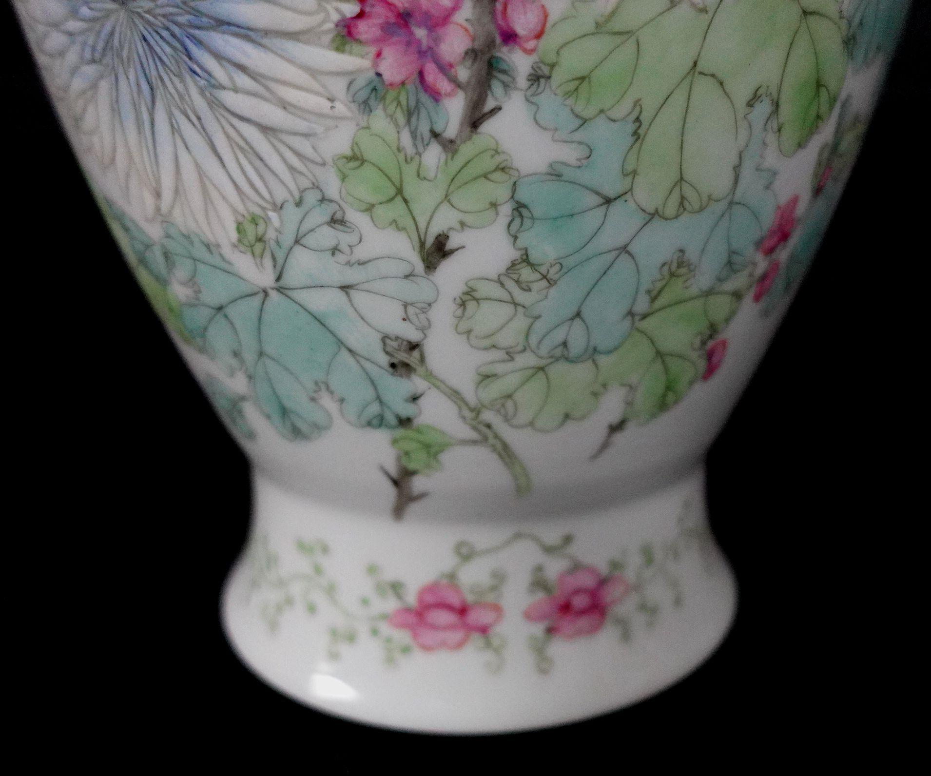 Chinese Republic Period Large Famille Rose Porcelain Vase, Ric.00036 In Good Condition For Sale In Norton, MA