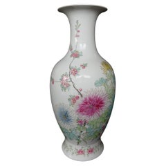 Chinese Republic Period Large Famille Rose Porcelain Vase, Ric.00036