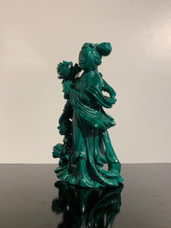 Sculpture en malachite de la période de la République chinoise représentant une beauté:: Meiren Début du 20e siècle
