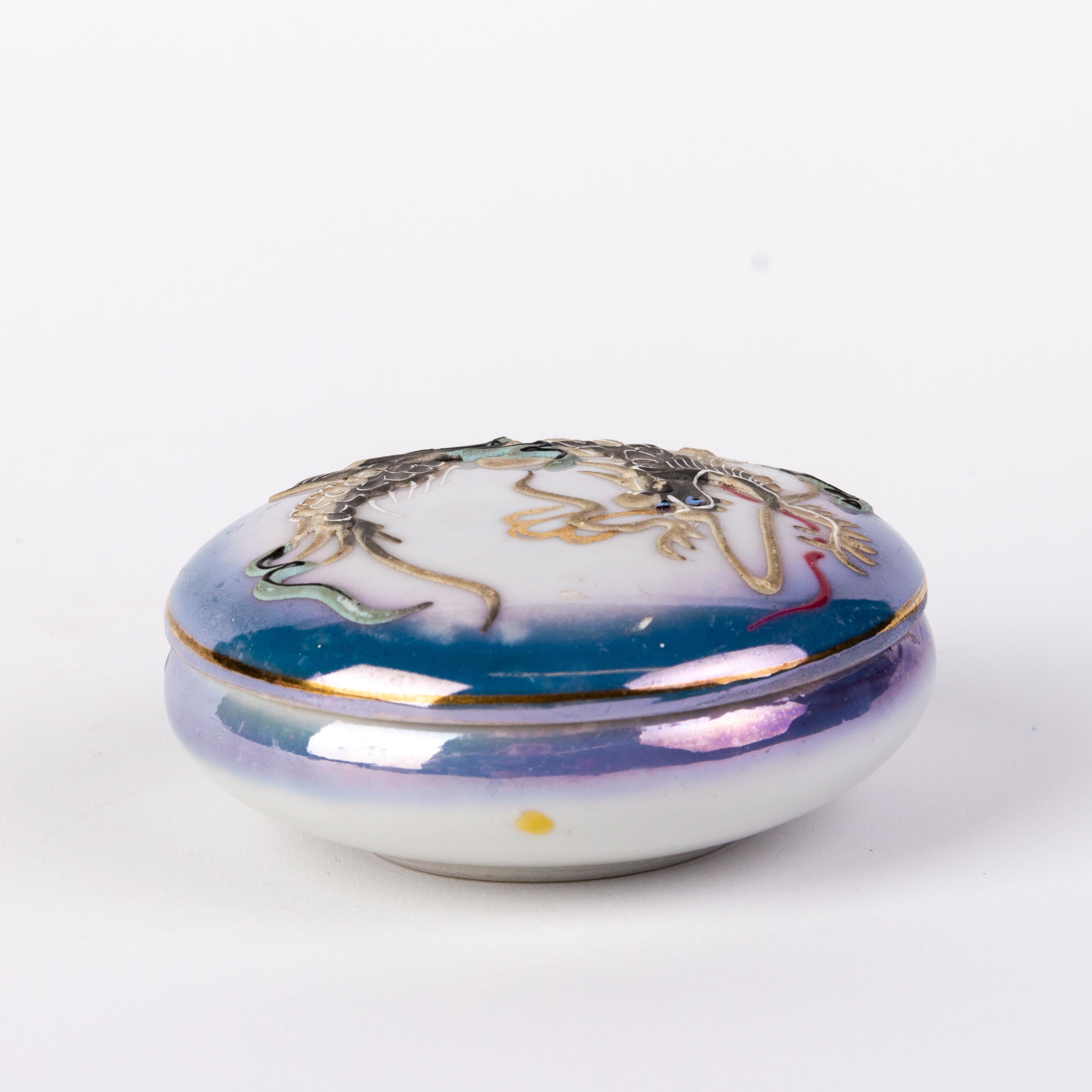 Chinese Republic Period Relief Painted Dragon Porcelain Lidded Box  In Good Condition For Sale In Nottingham, GB