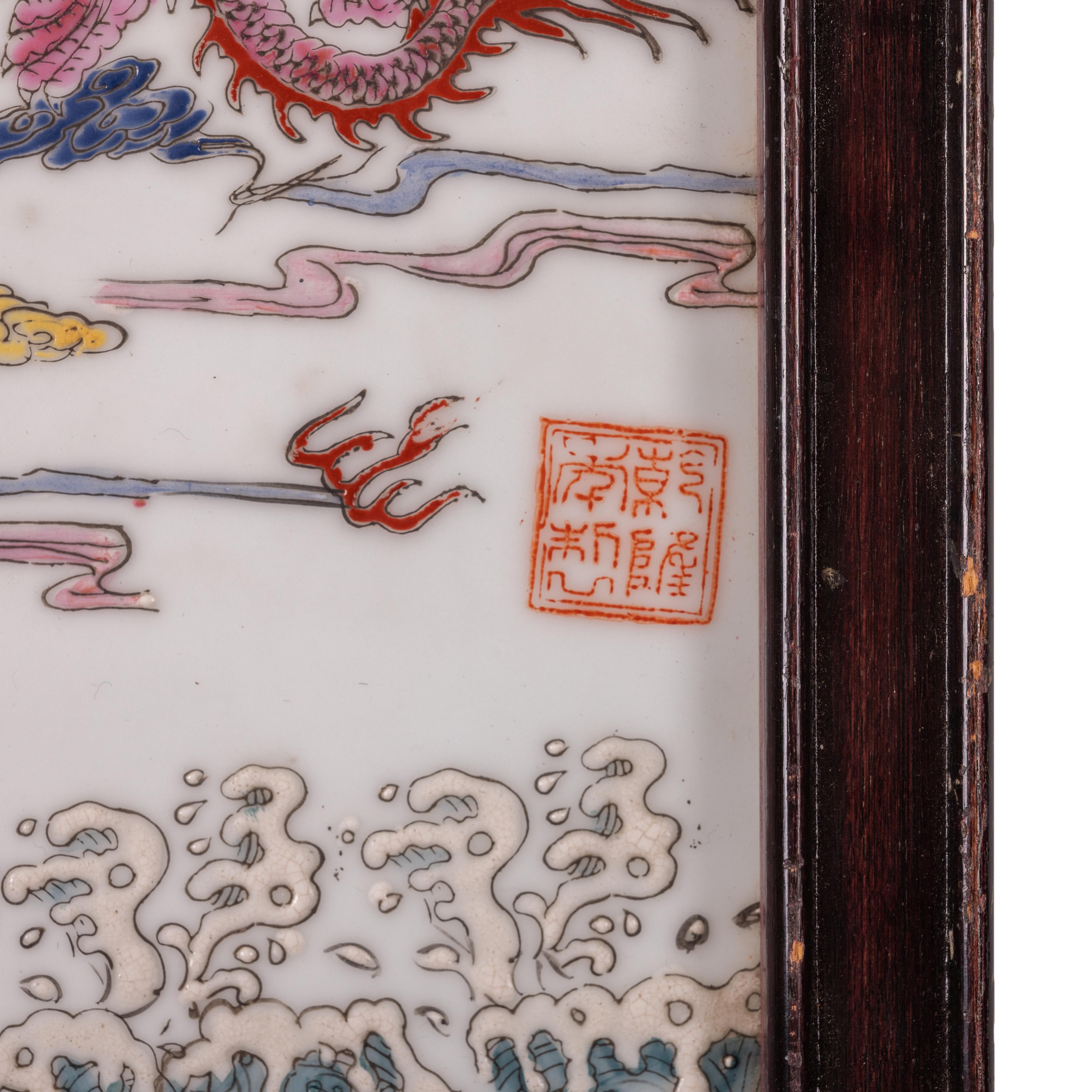 Autre Plaque des trois dragons en porcelaine de la République chinoise en vente