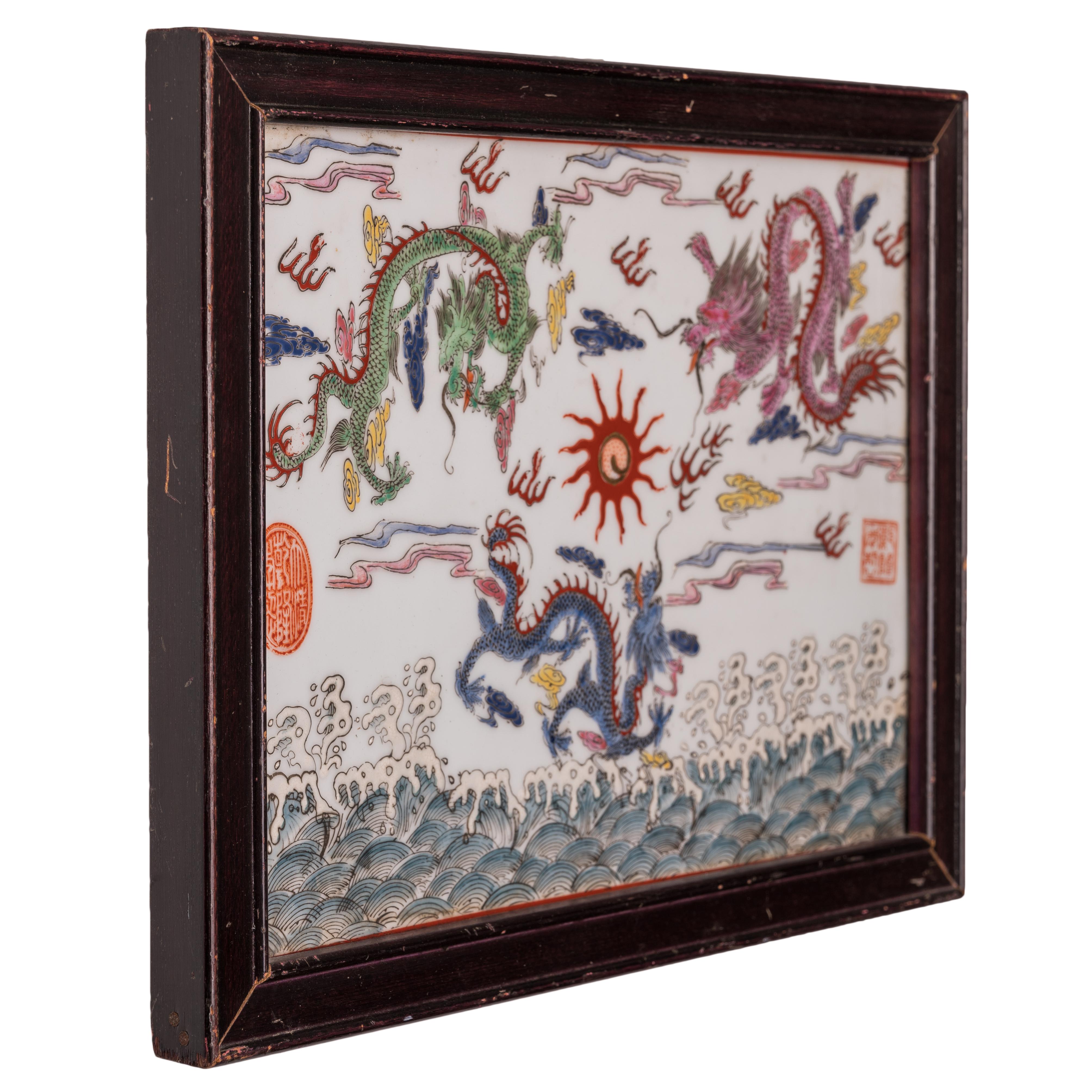 Porcelaine Plaque des trois dragons en porcelaine de la République chinoise en vente