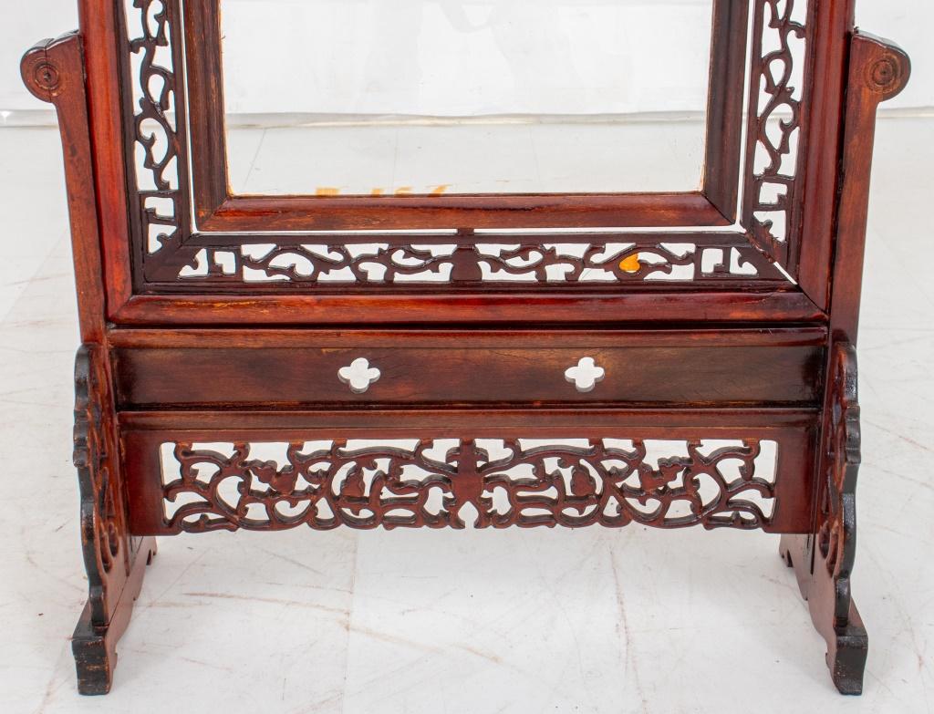 Chinese Reticulated & Hinged Standing Frame In Good Condition For Sale In New York, NY
