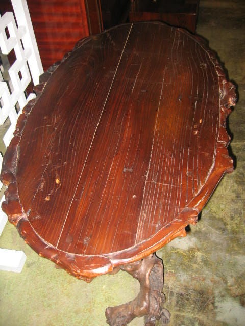 Table sculptée en racines chinoises Bon état - En vente à Dallas, TX