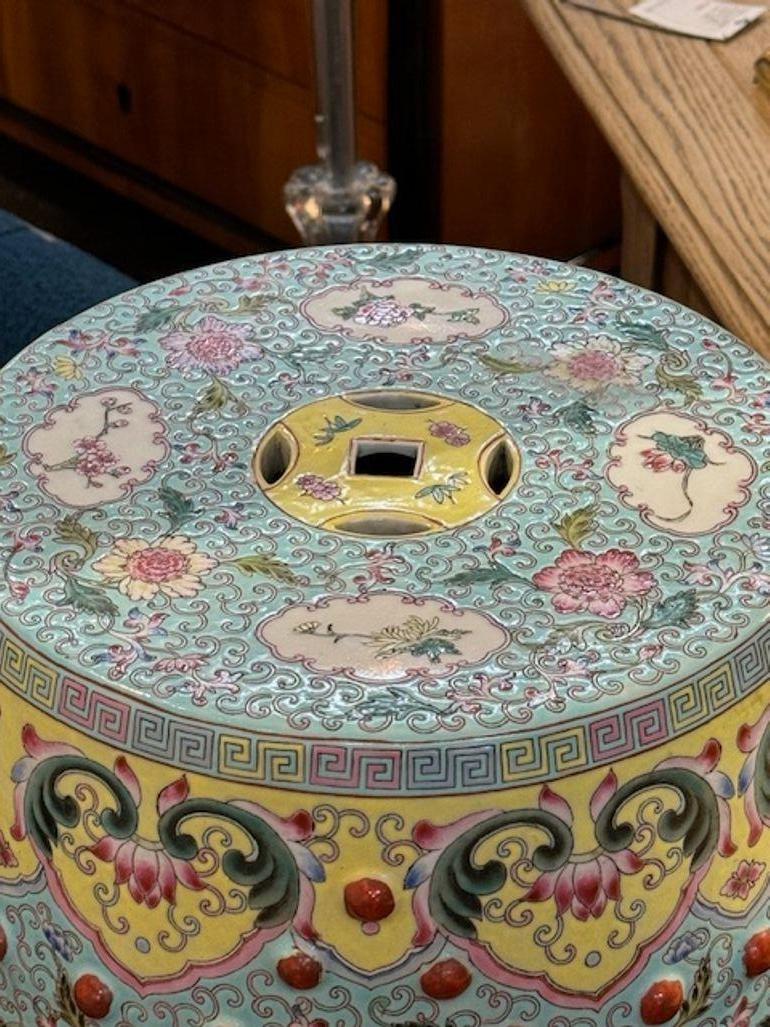 Chinese Rose Famille Garden Seat In Good Condition For Sale In Dallas, TX