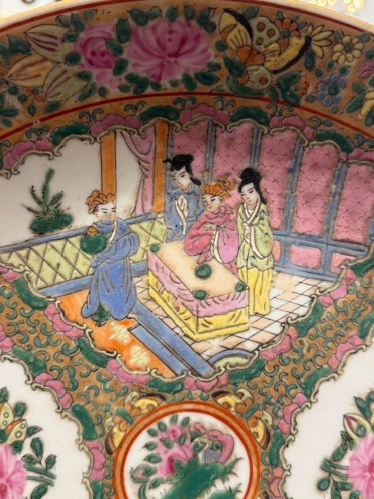 XIXe siècle Chargeur en médaillon de roses chinoises en vente