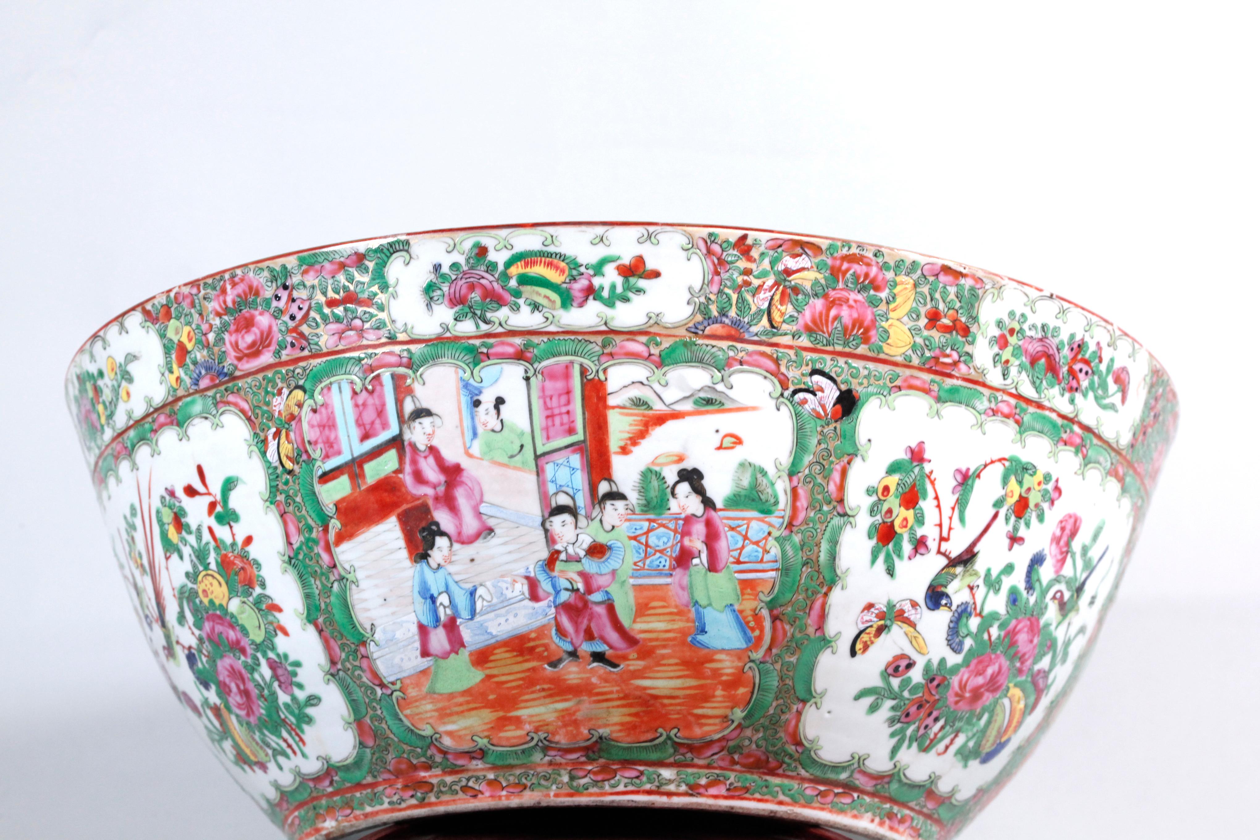 XIXe siècle Bol en porcelaine chinois à médaillon de rose, 19ème siècle en vente