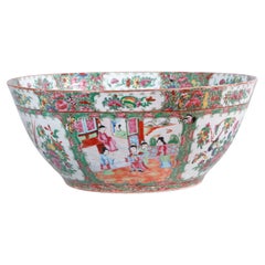 Cuenco chino de porcelana con medallón de rosas, Siglo XIX
