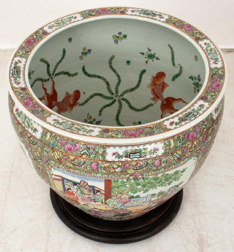 Chinese Rose Medallion Porcelain Fishbowl Decorative Planter In Good Condition In Astoria, NY
