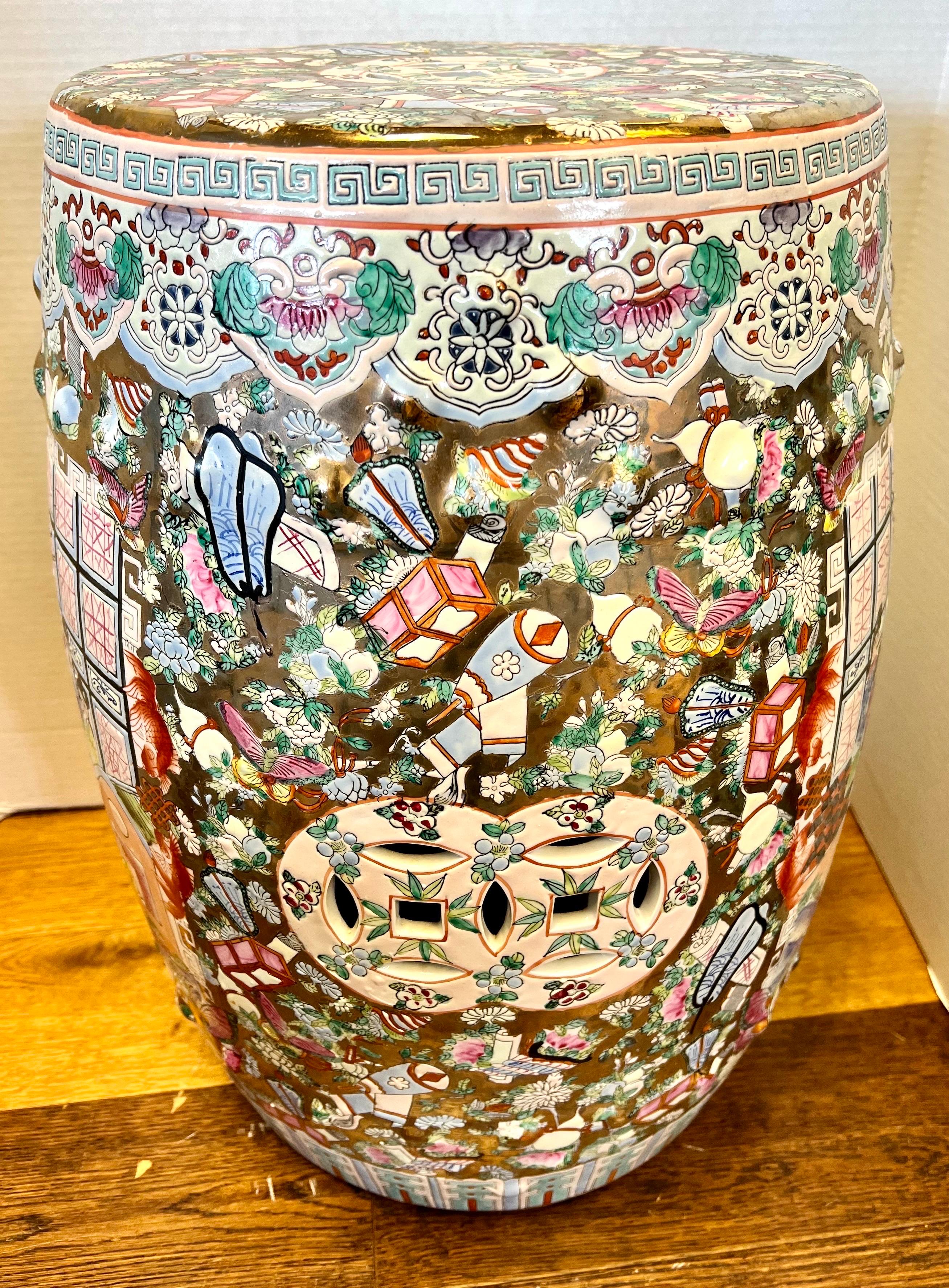 Chinese Rose Medallion Porcelain Garden Stool Seat In Good Condition In West Hartford, CT