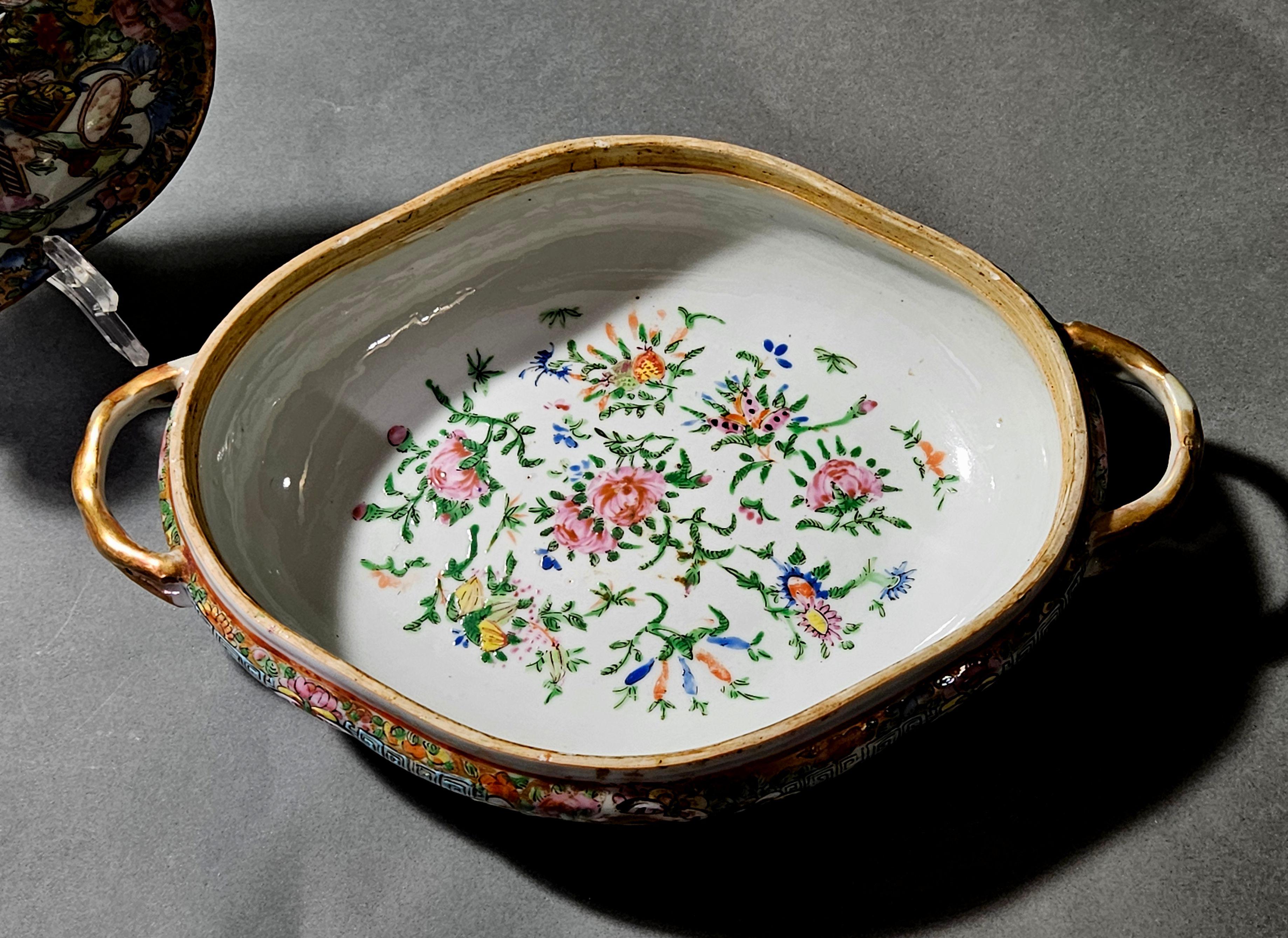 Soupière à couvercle en porcelaine chinoise avec médaillon en forme de rose en vente 3