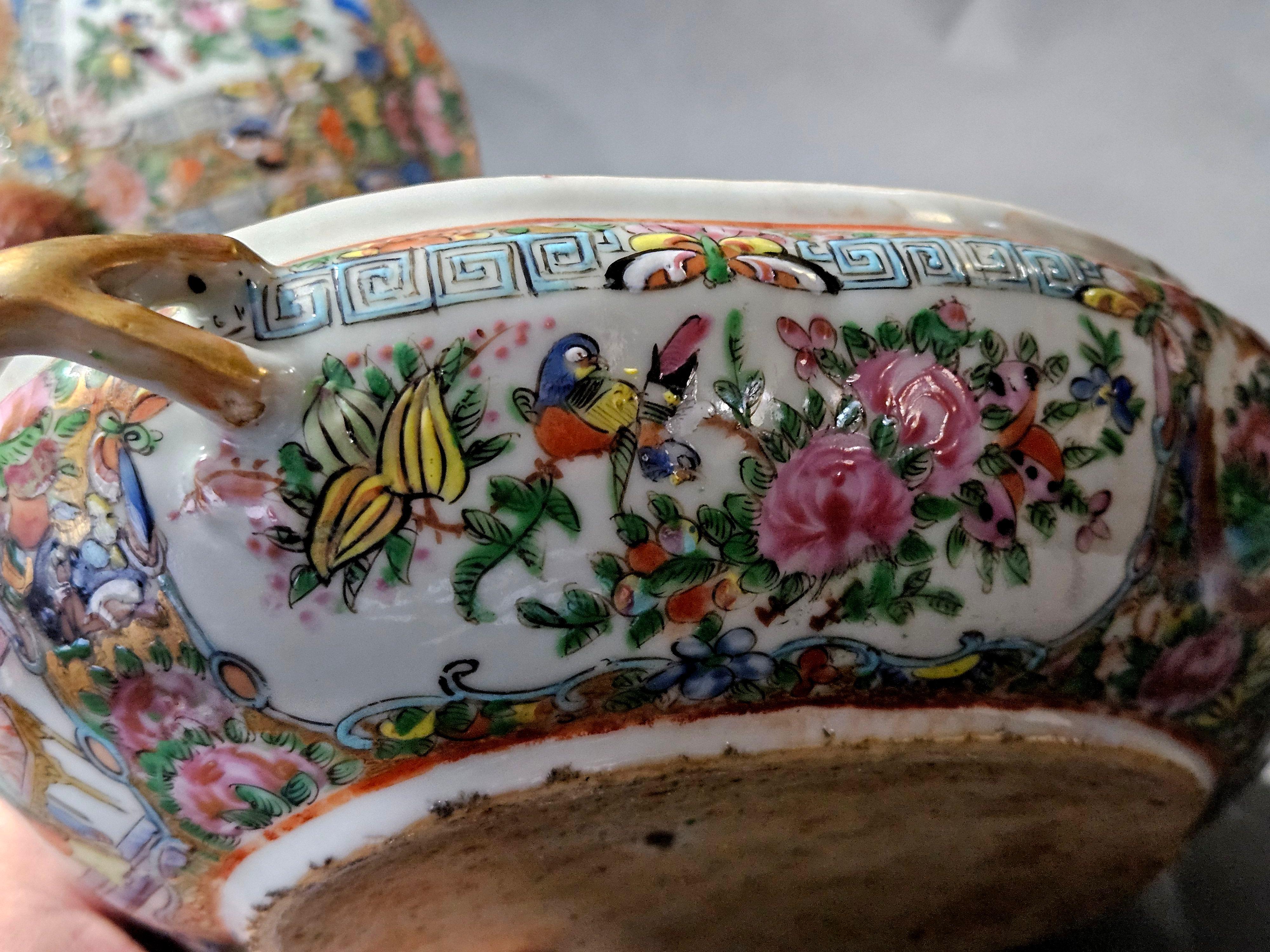 Soupière à couvercle en porcelaine chinoise avec médaillon en forme de rose en vente 7