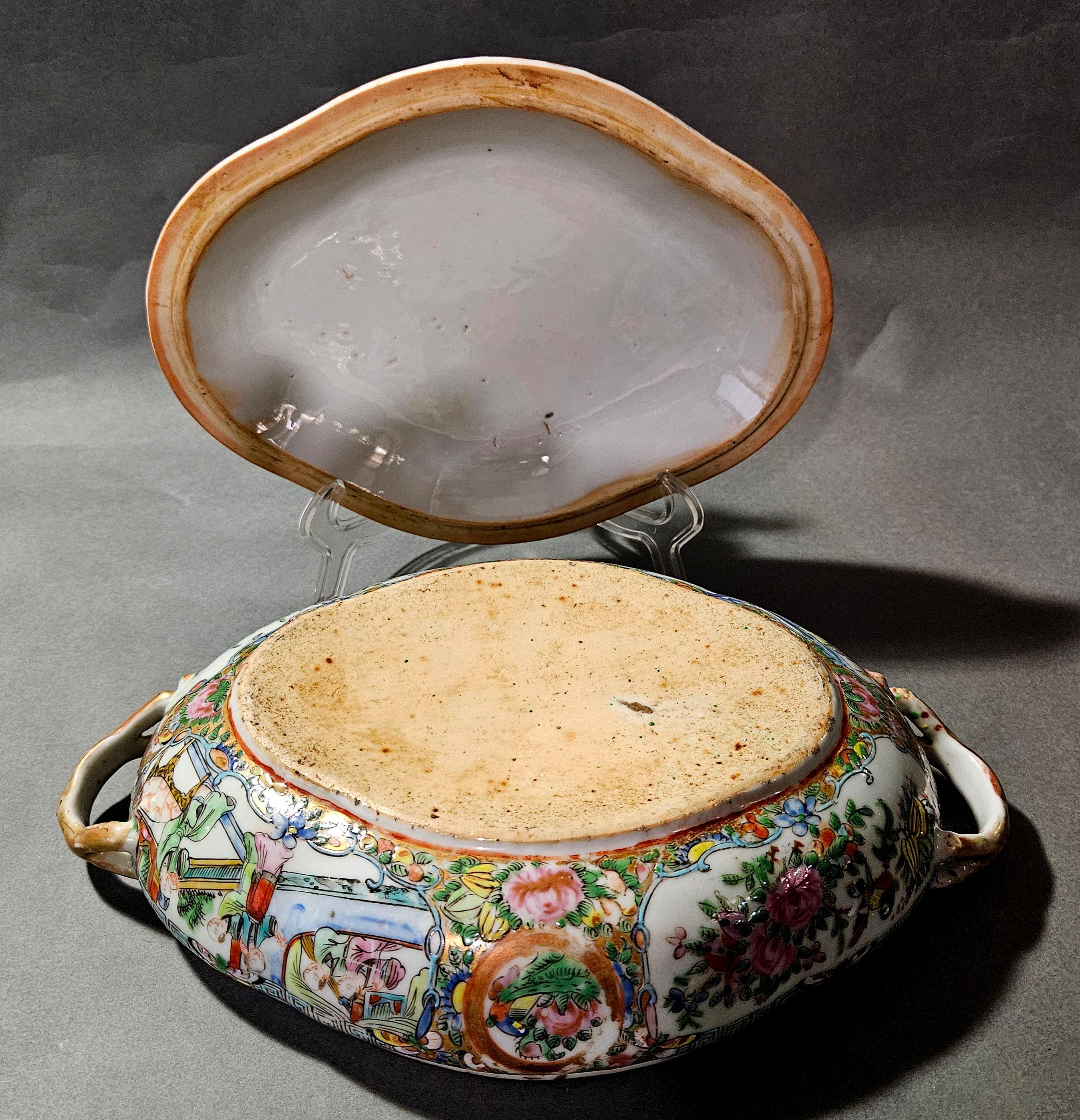 Soupière à couvercle en porcelaine chinoise avec médaillon en forme de rose en vente 10