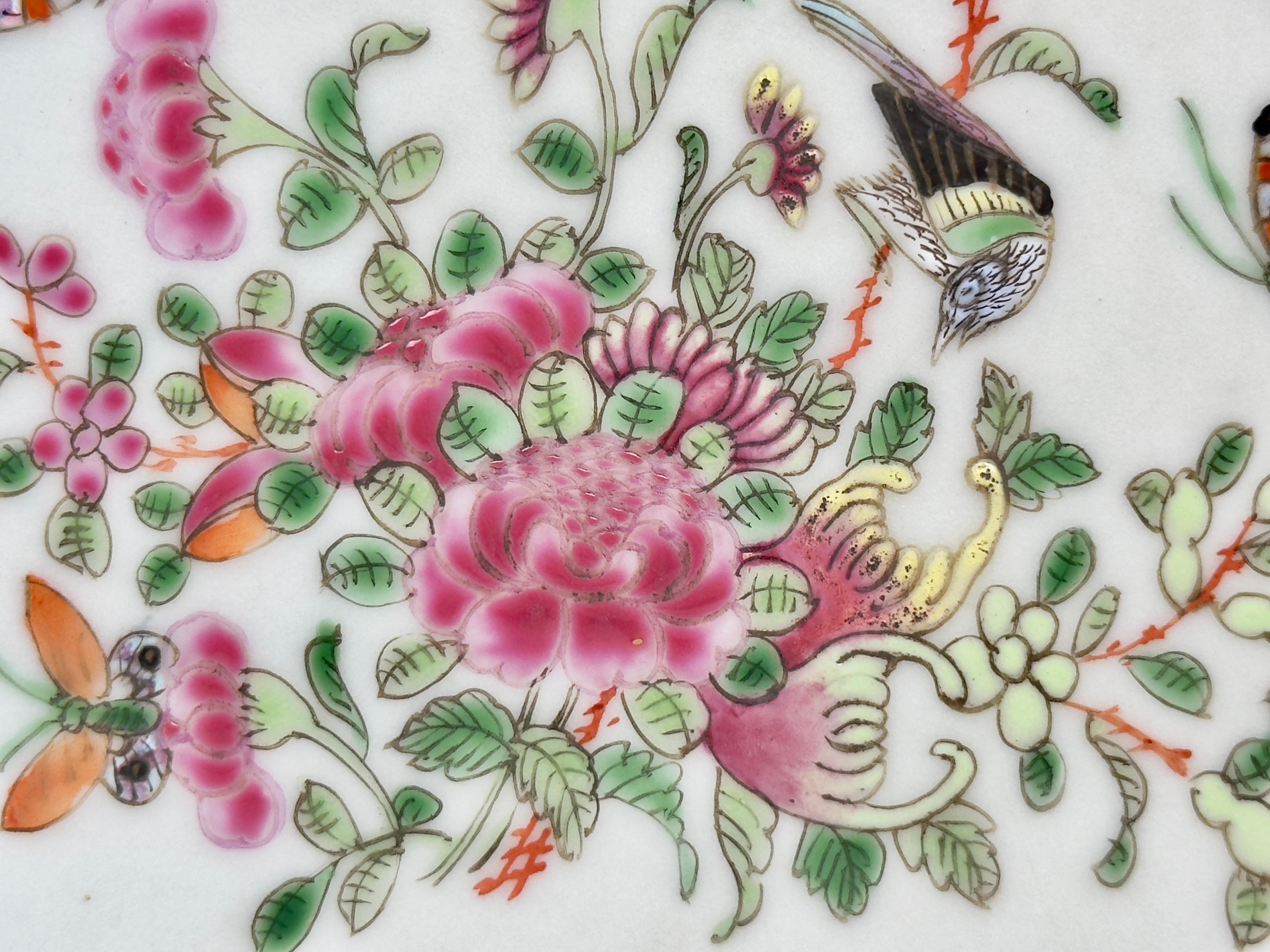 Rose Medallion Porcelain Vase, Late Qing Period For Sale 4