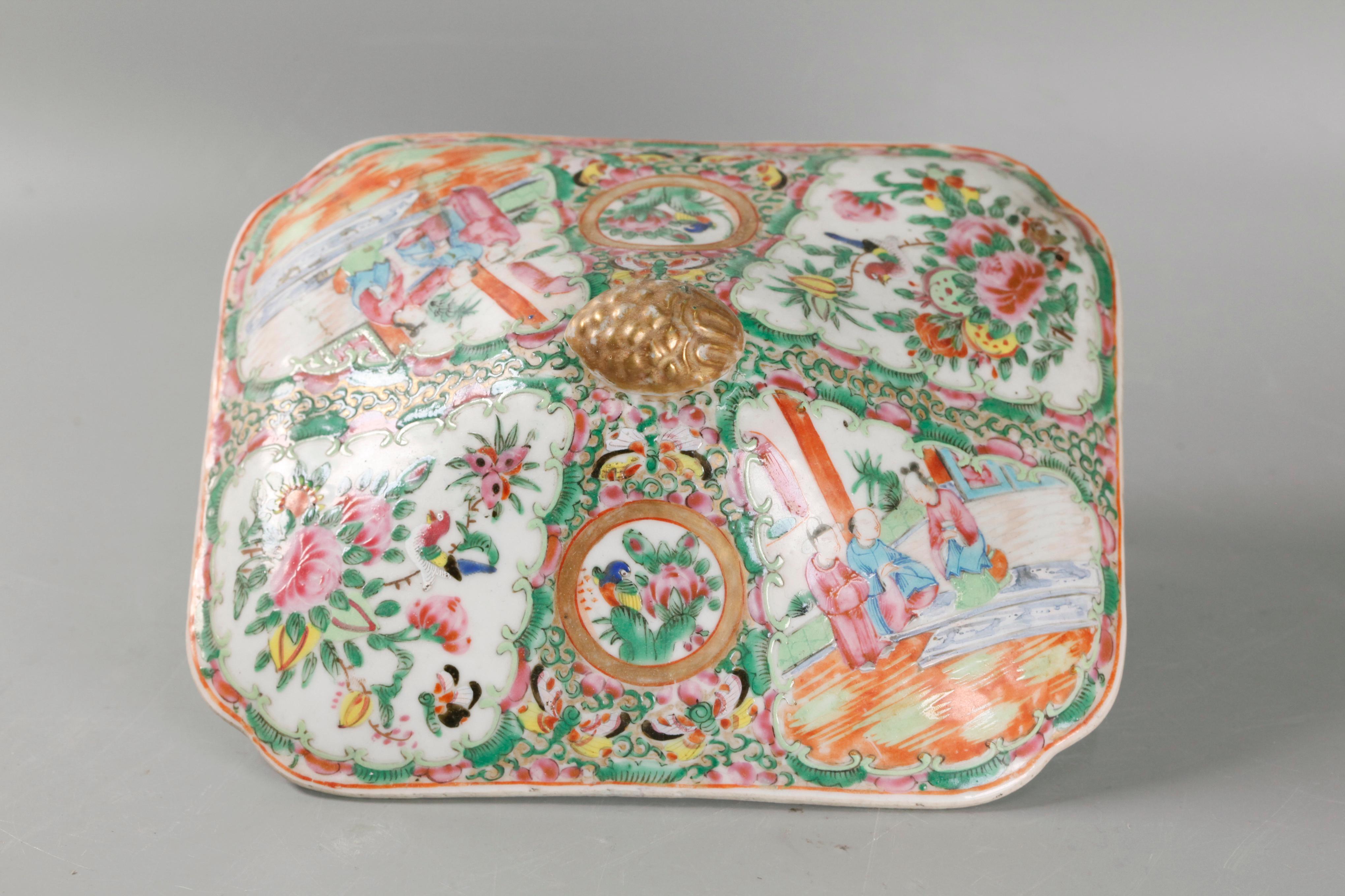 Porcelain Chinese rose medallion, rectangular cover bowl, 19th c. For Sale