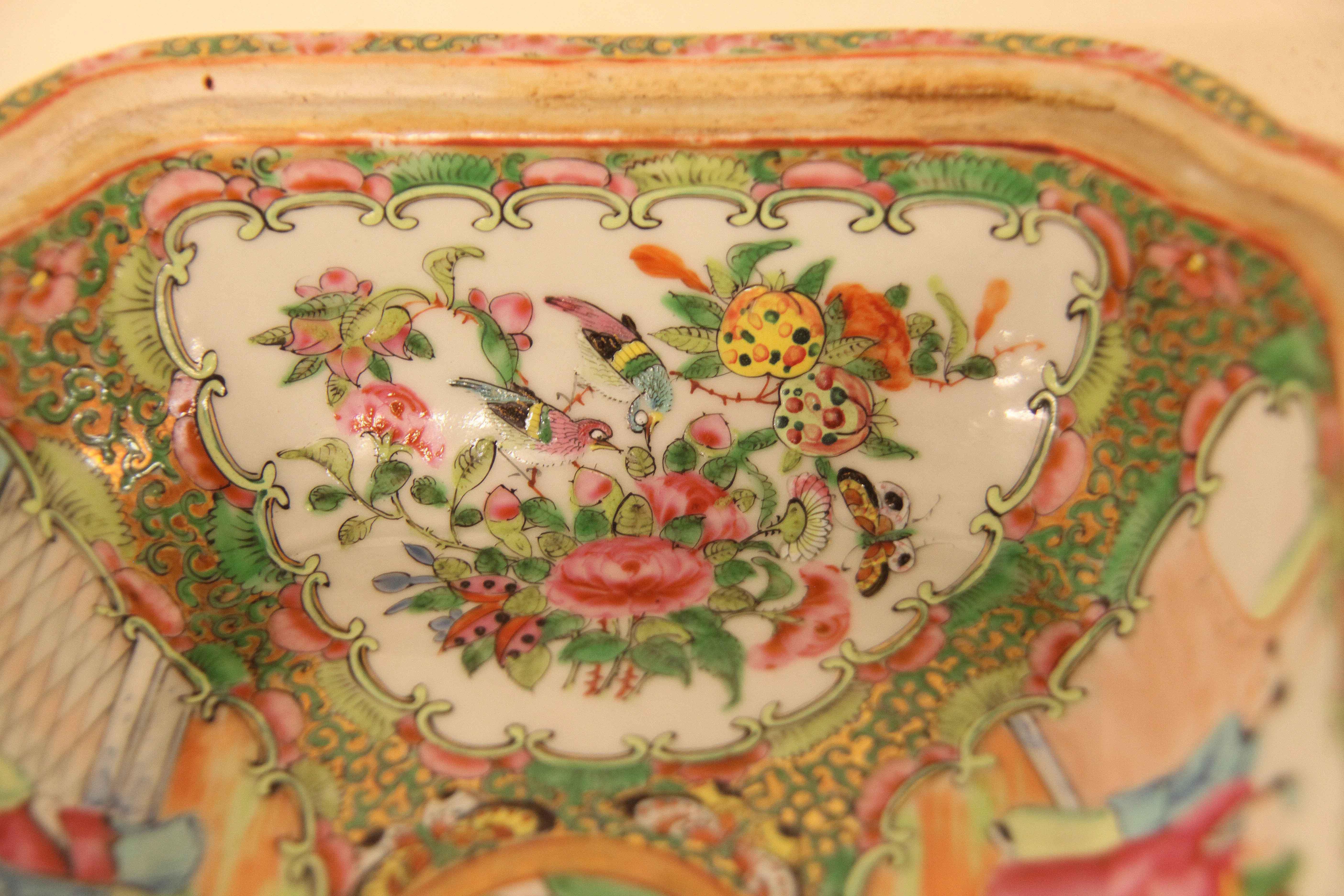 Chinese Rose Medallion Tureen  For Sale 6