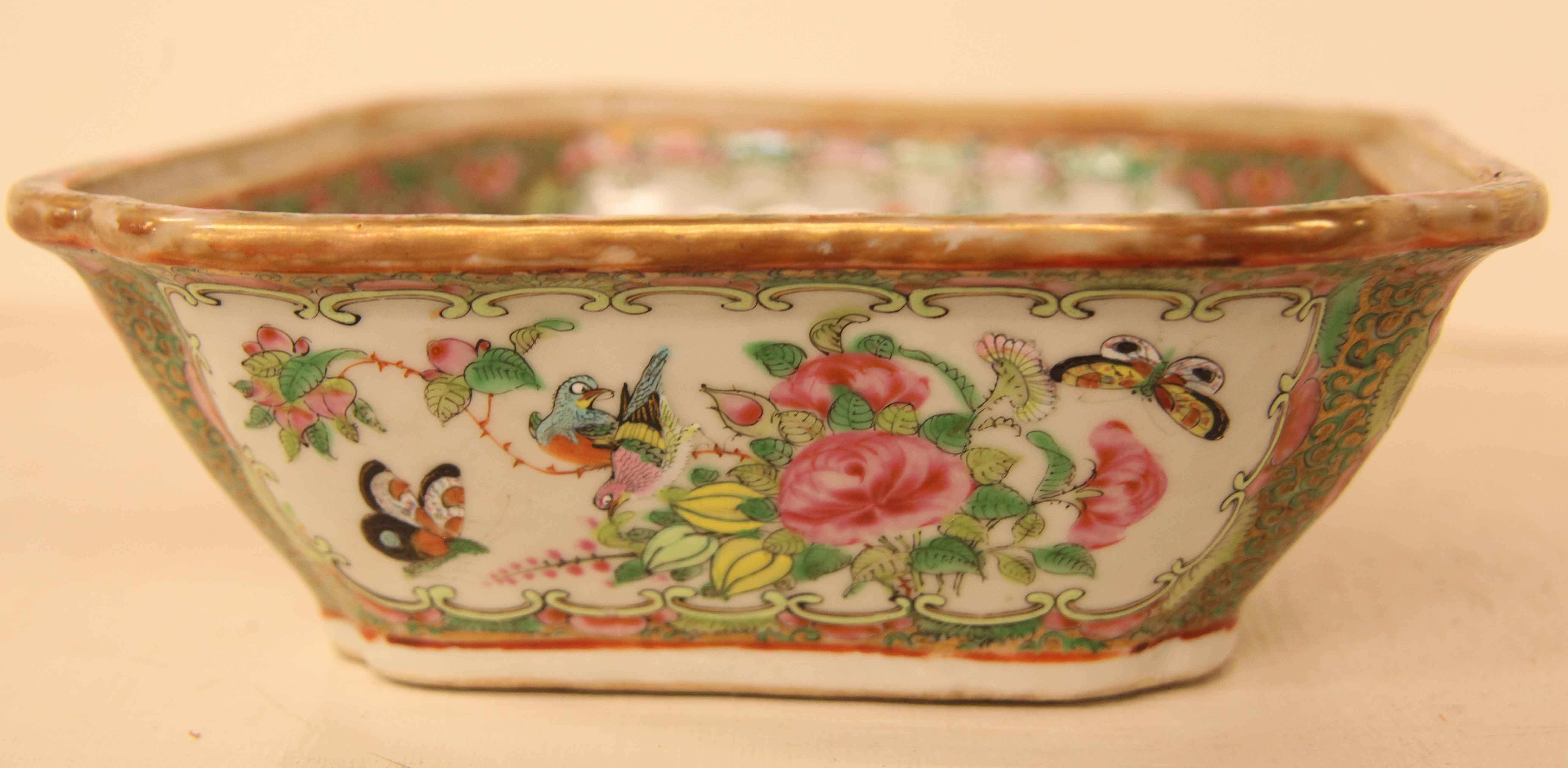 Chinese Rose Medallion Tureen  For Sale 9