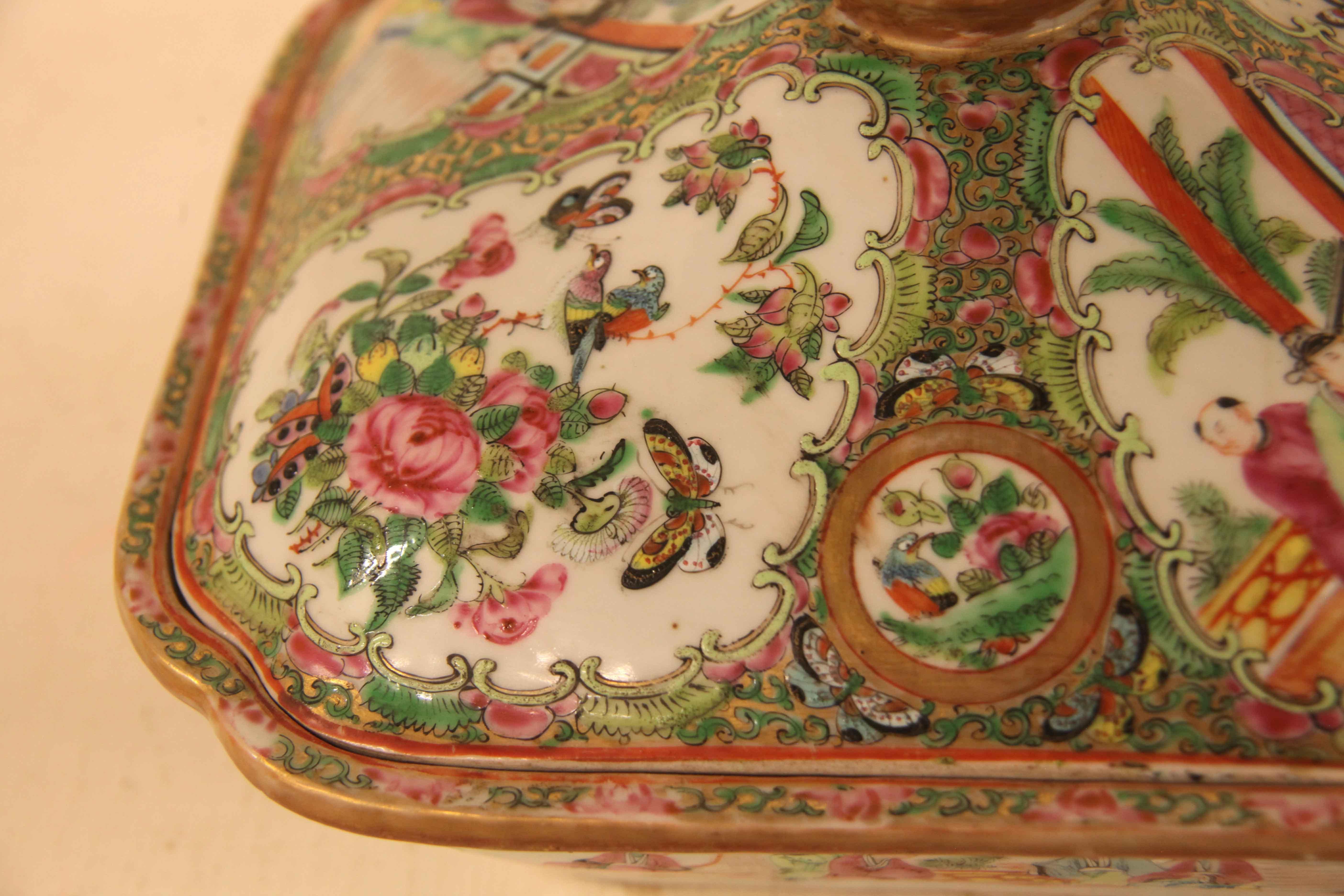 Chinesische Rosen-Medaillon-Terrine  (Mittleres 19. Jahrhundert) im Angebot