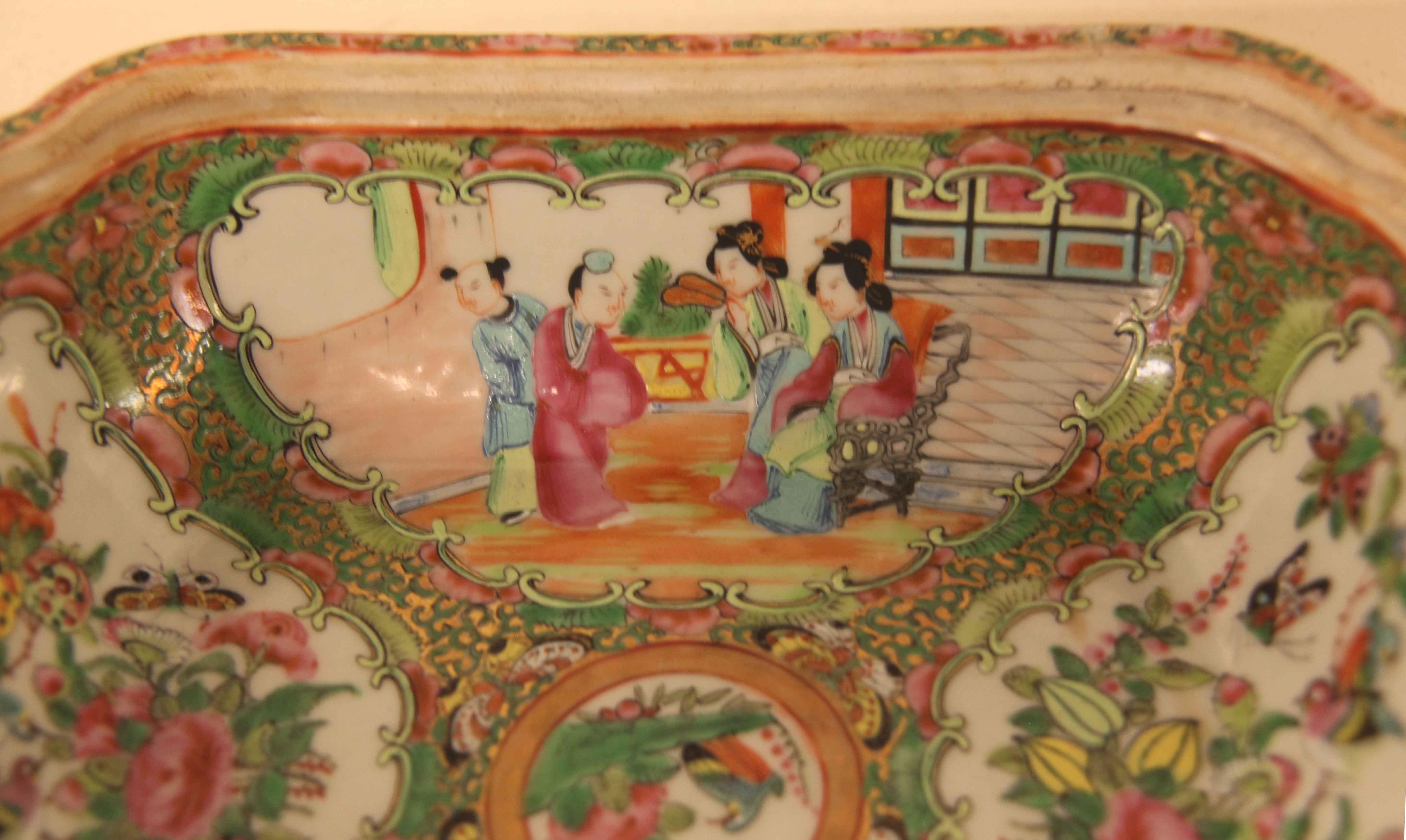 Chinese Rose Medallion Tureen  For Sale 3