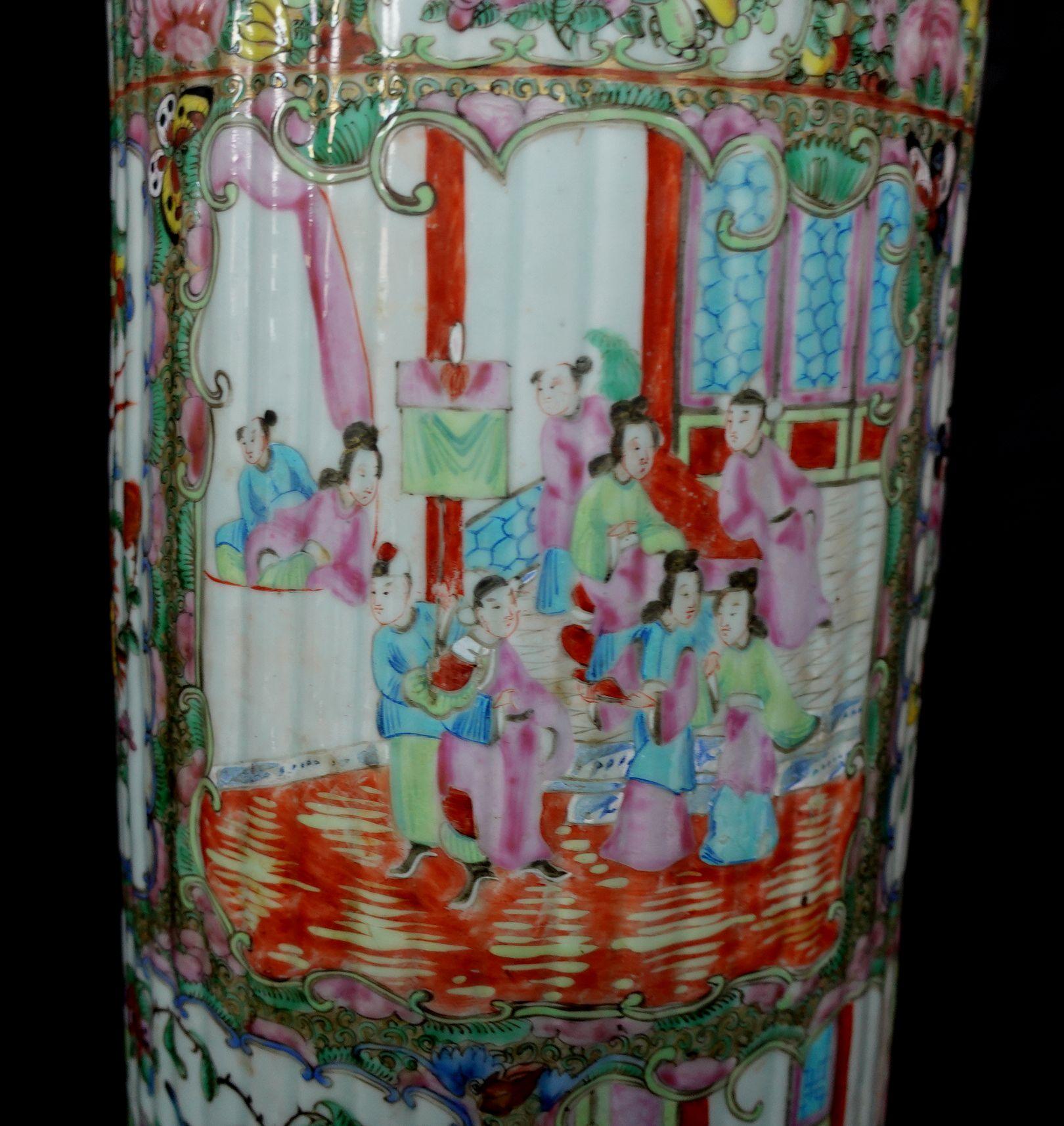 Hand-Painted Chinese Rose Medallion Umbrella Stand, 19th Century For Sale