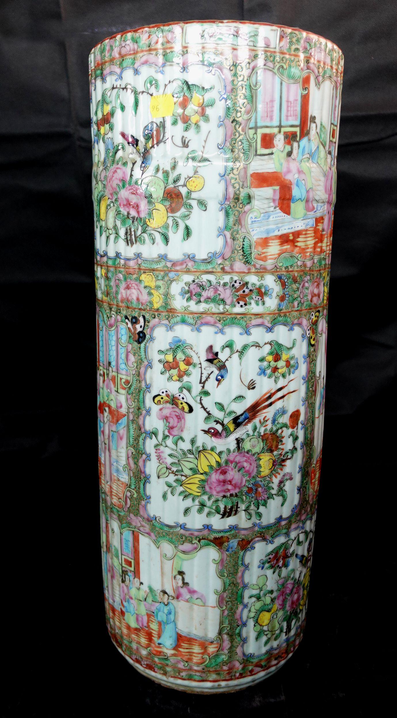Porcelain Chinese Rose Medallion Umbrella Stand, 19th Century For Sale