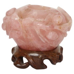 Lave-pinceau chinois en quartz rose sur un support personnalisé sculpté à la main