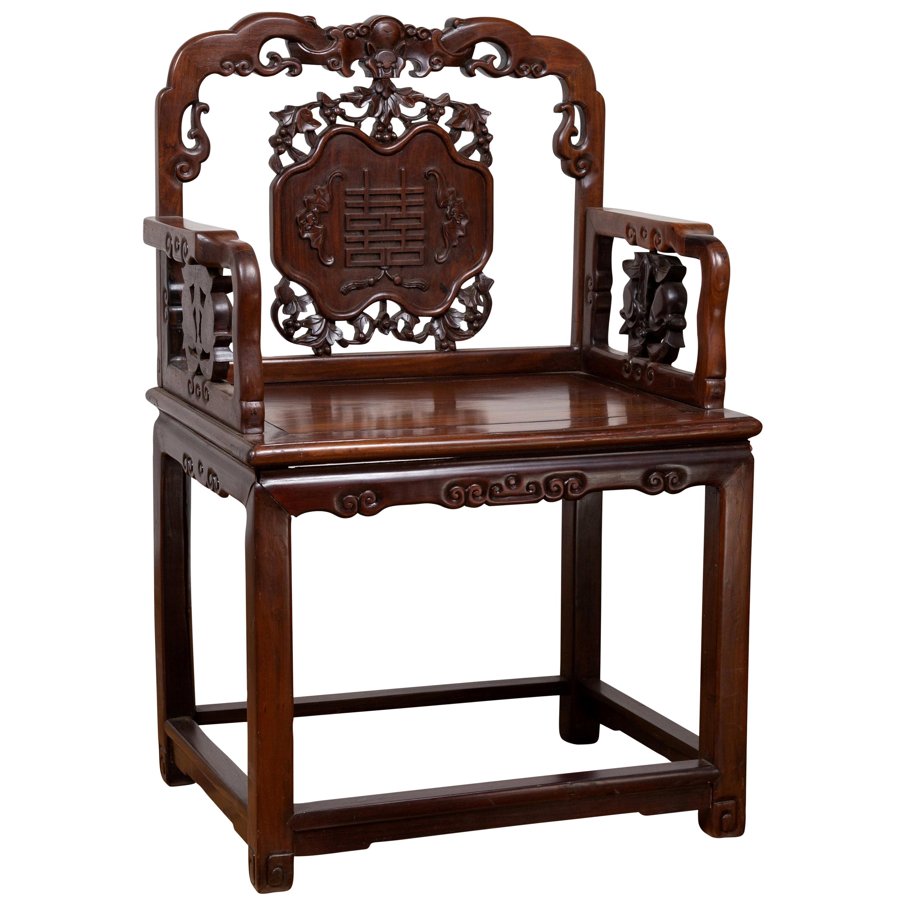 Chinesischer Stuhl aus Palisanderholz des 19. Jahrhunderts mit handgeschnitzter Rückenlehne und Armlehnen
