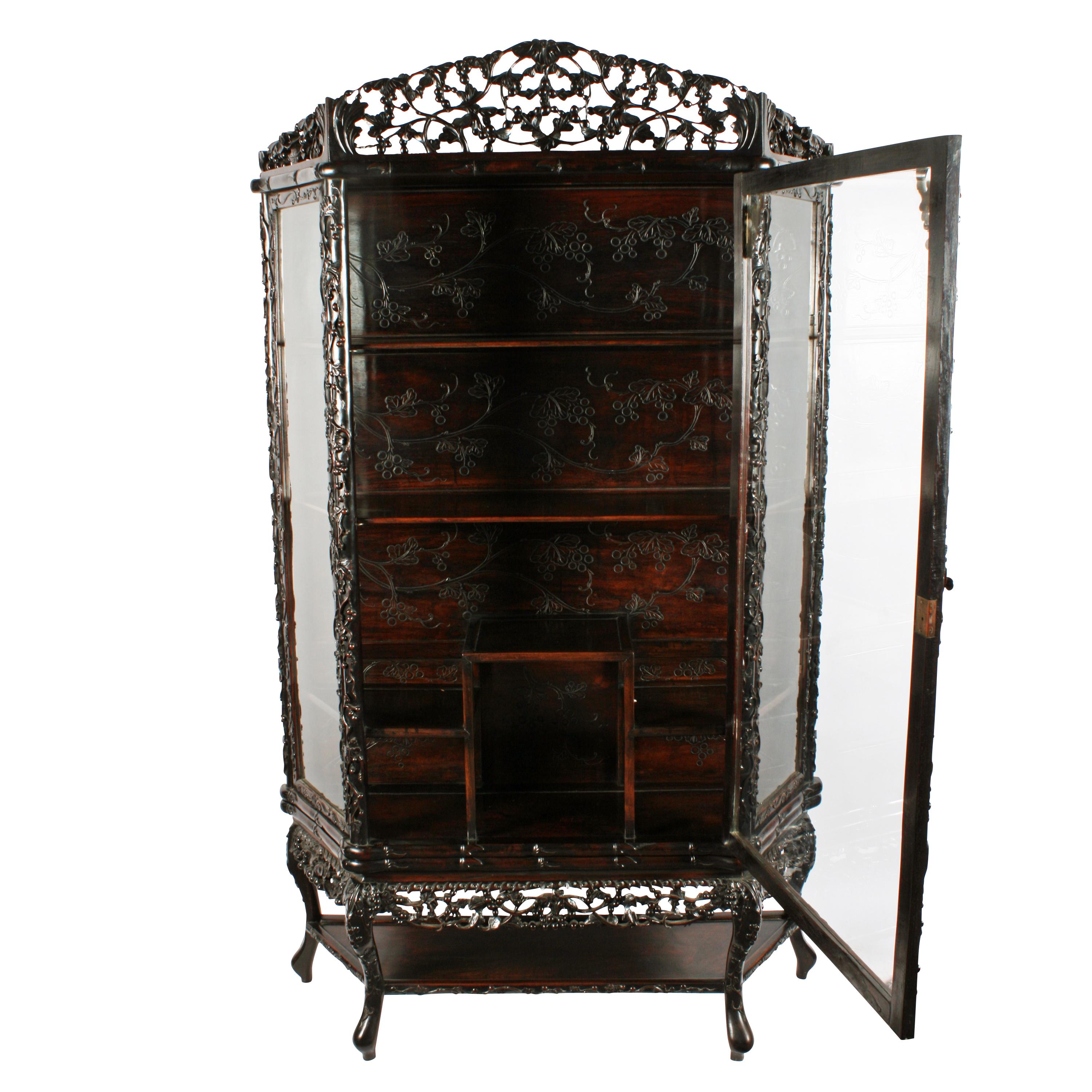 Early 20th Century 20th Century Chinese Carved Rosewood Display Cabinet/Vitrine For Sale