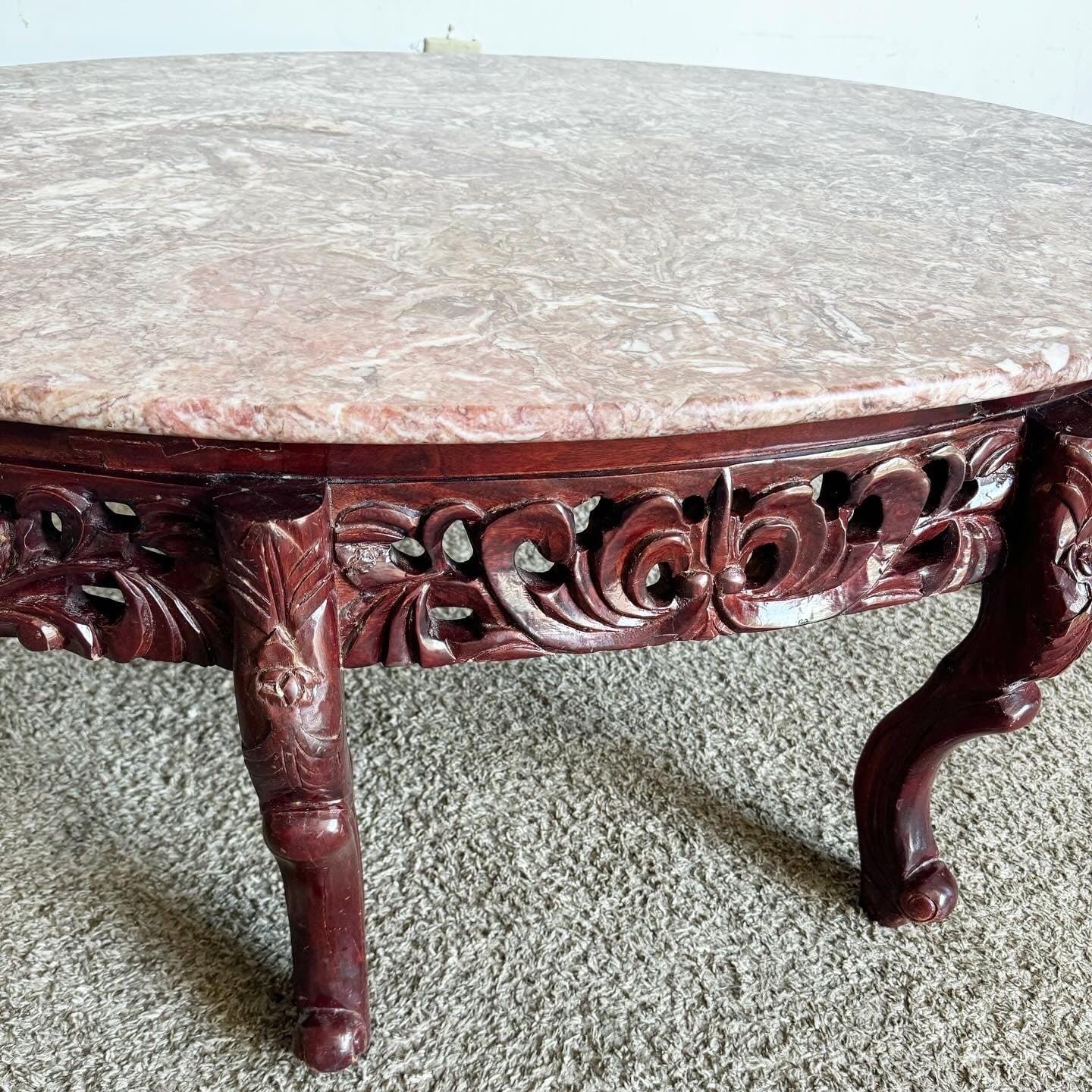 Fin du 20e siècle Table à café ovale en bois de rose chinois sculpté à la main et à plateau de marbre rose en vente