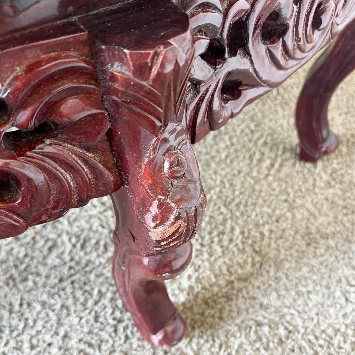 Table à café ovale en bois de rose chinois sculpté à la main et à plateau de marbre rose en vente 2